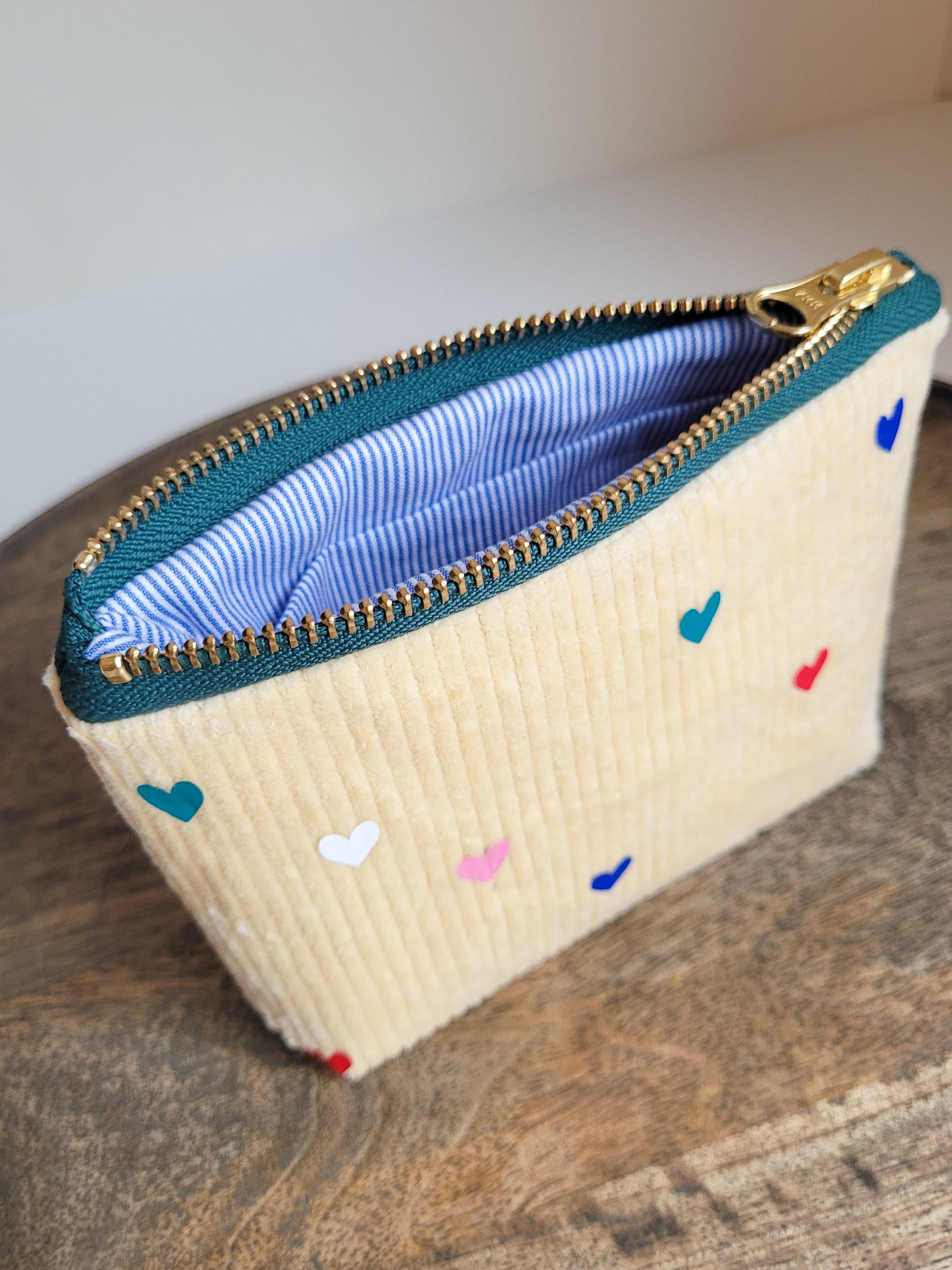 Kosmetiktasche mit bunten Herzen mit Zipper - Größe 15x10 cm