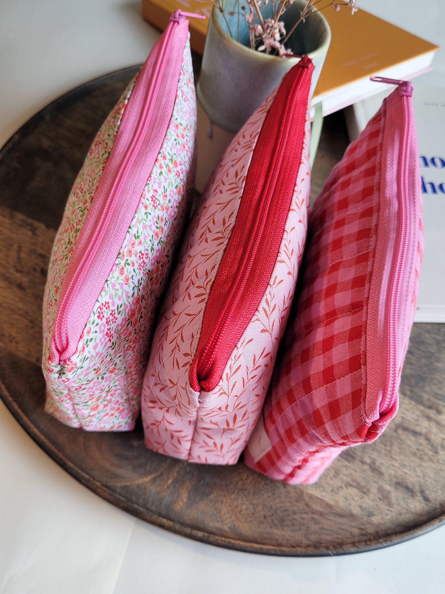 gesteppt karierte Kulturtasche in pink/rot mit Zipper