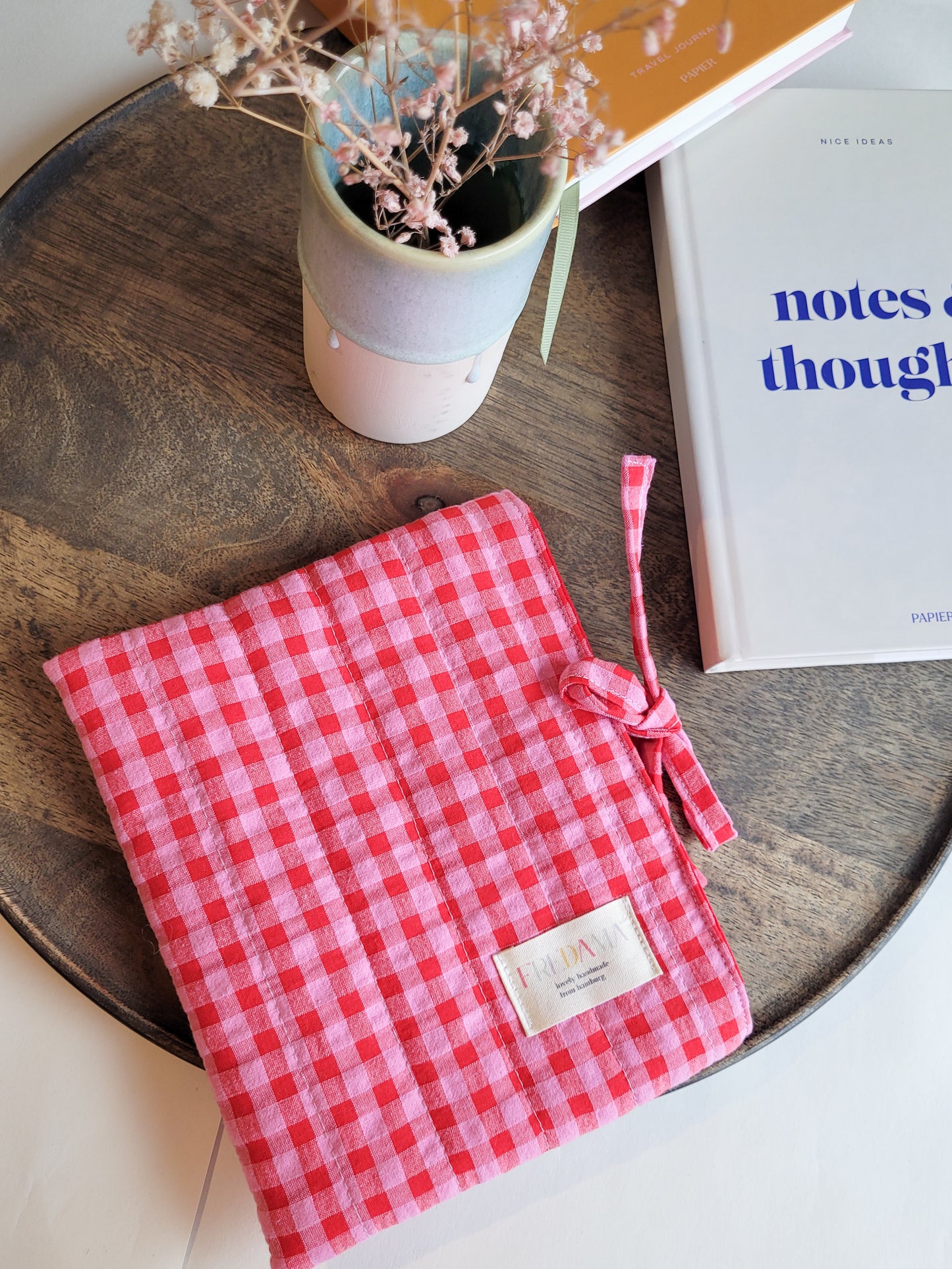 E-Reader Tasche rot/rosa kariert mit Schleife zum Schließen