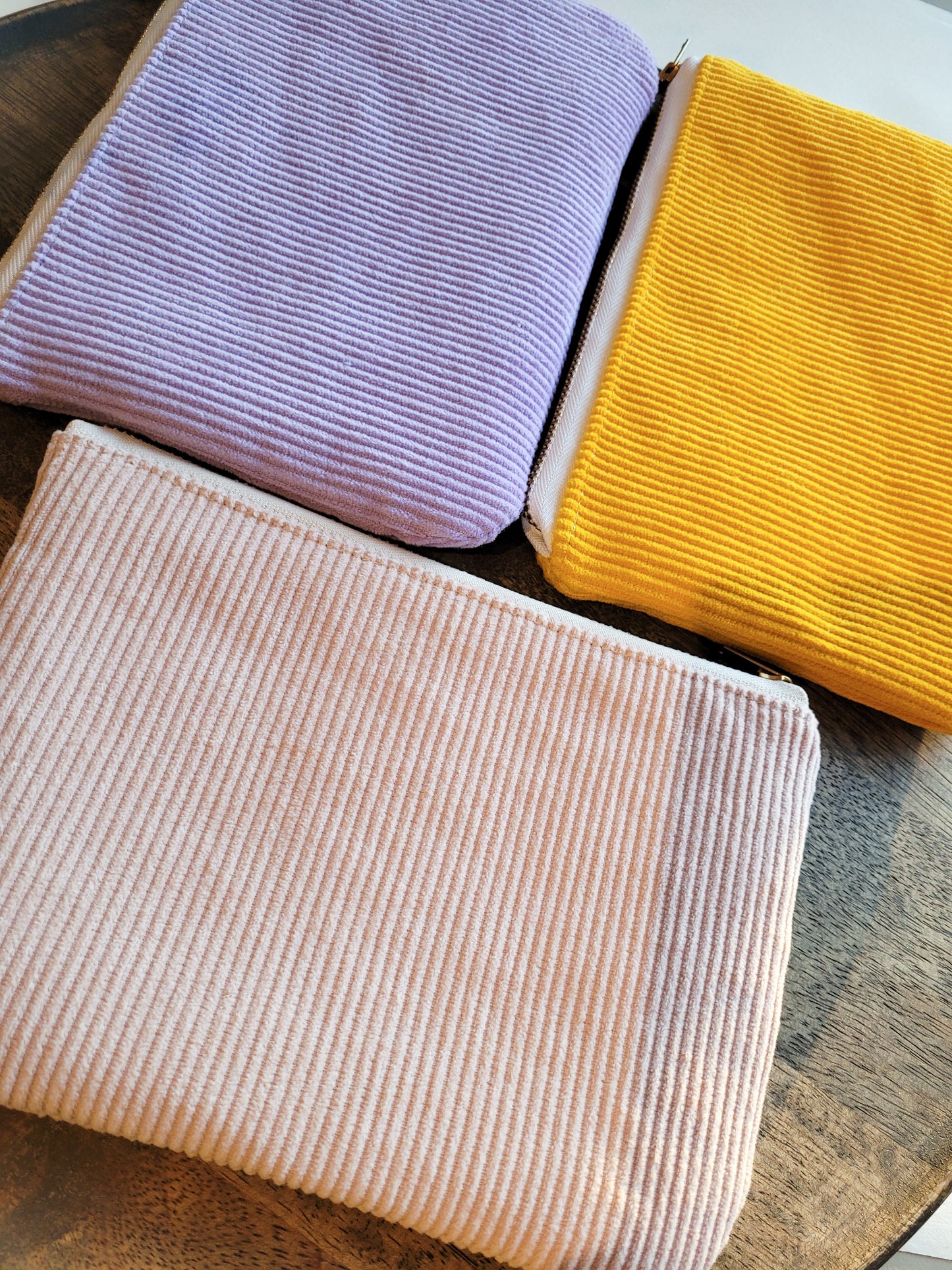 mittelgroße Cord Pouch in rosa mit Metall-Zipper - 20x13 cm