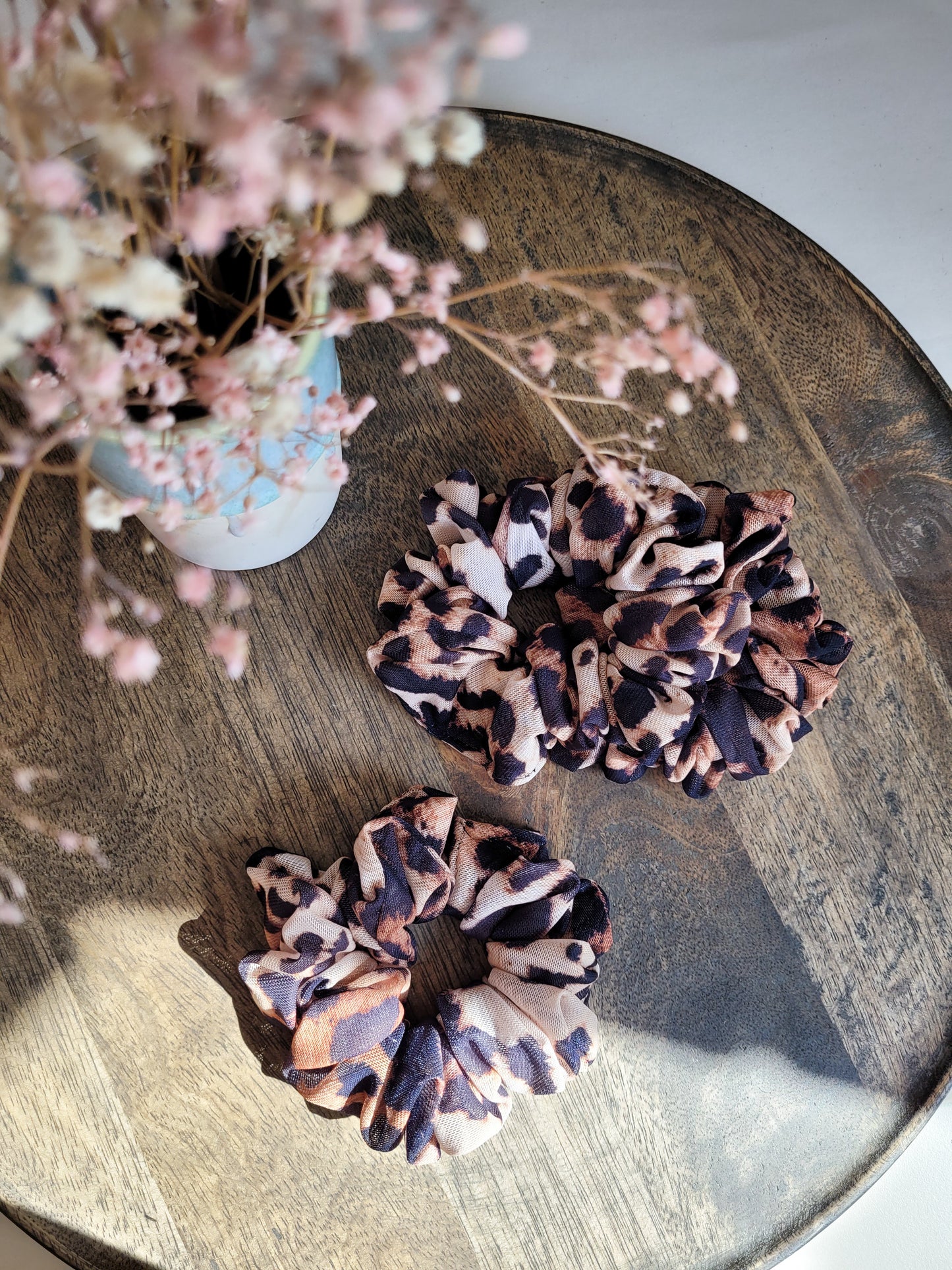 Scrunchie aus weichem Tüll mit Leo-Print