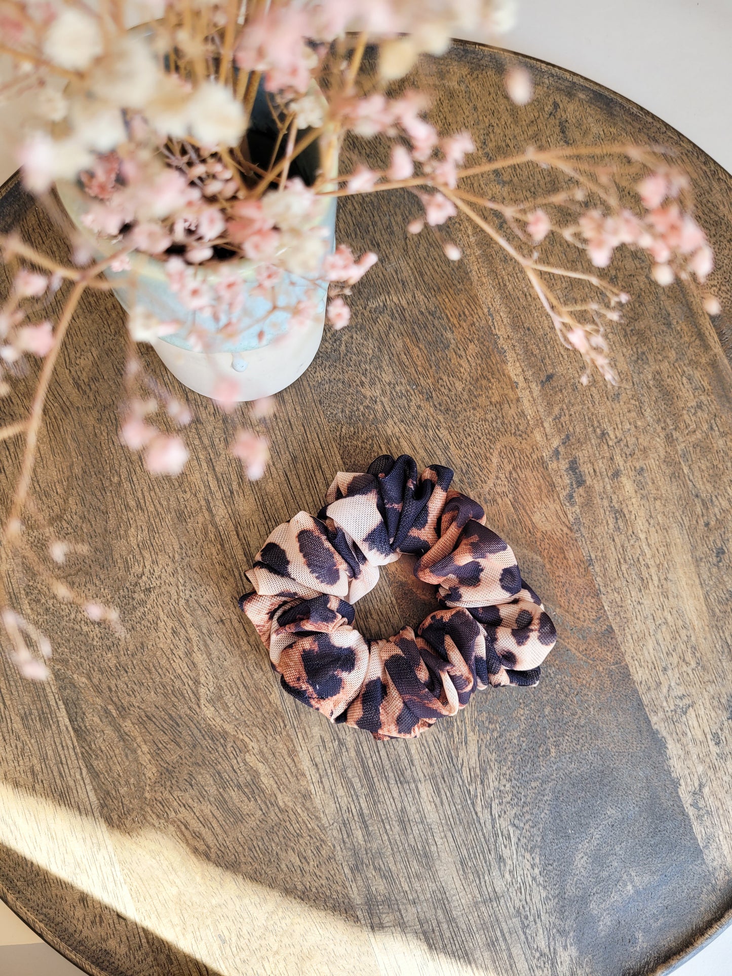 Scrunchie aus weichem Tüll mit Leo-Print
