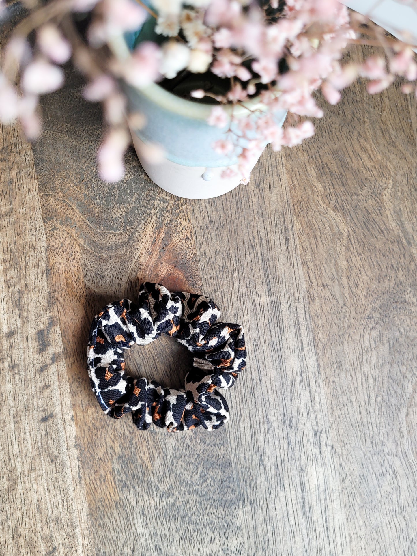 Viskose Leo-Print Scrunchie - mittelgroß