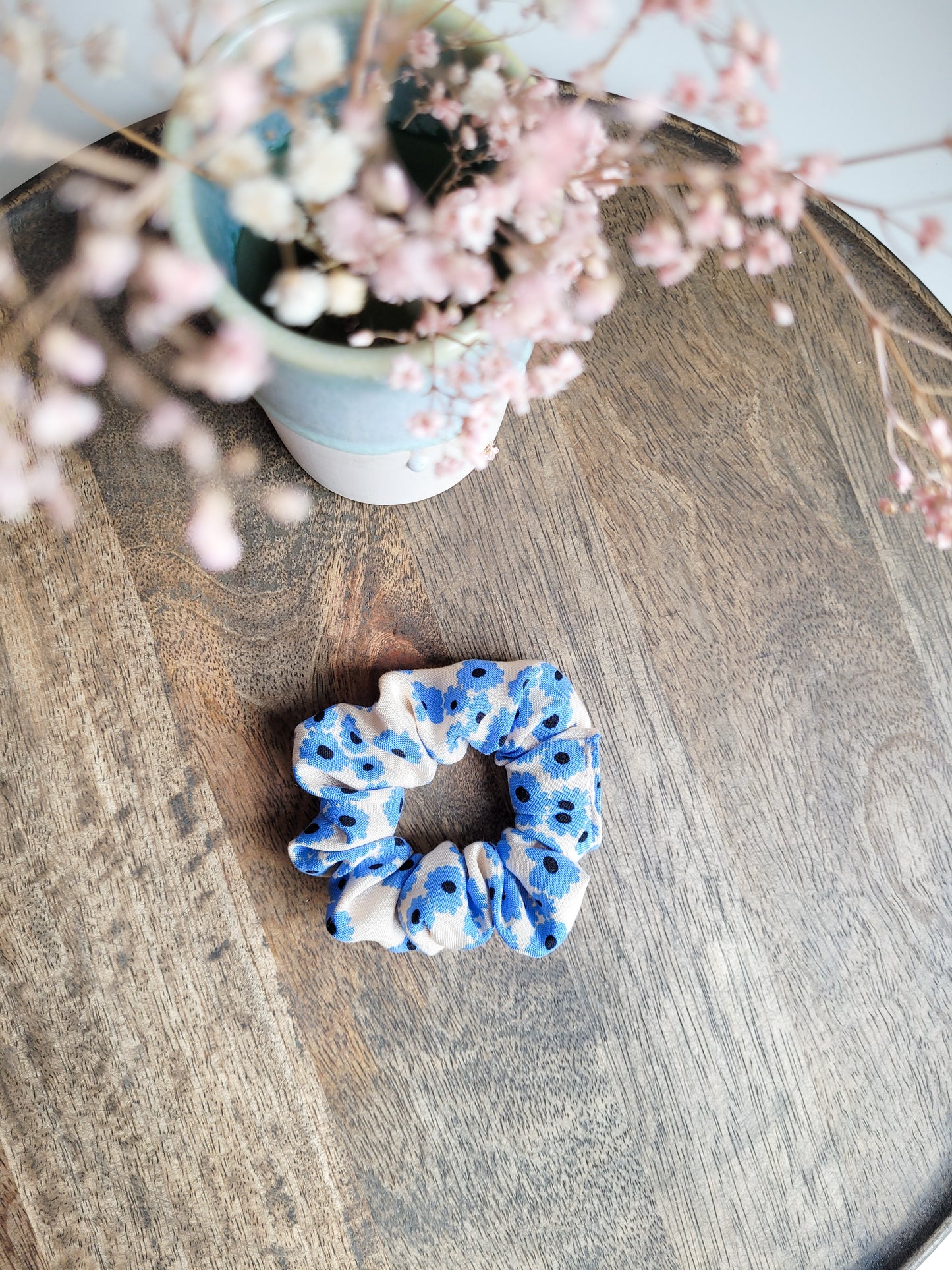 Viskose blauses Blumenmuster Scrunchie - mittelgroß