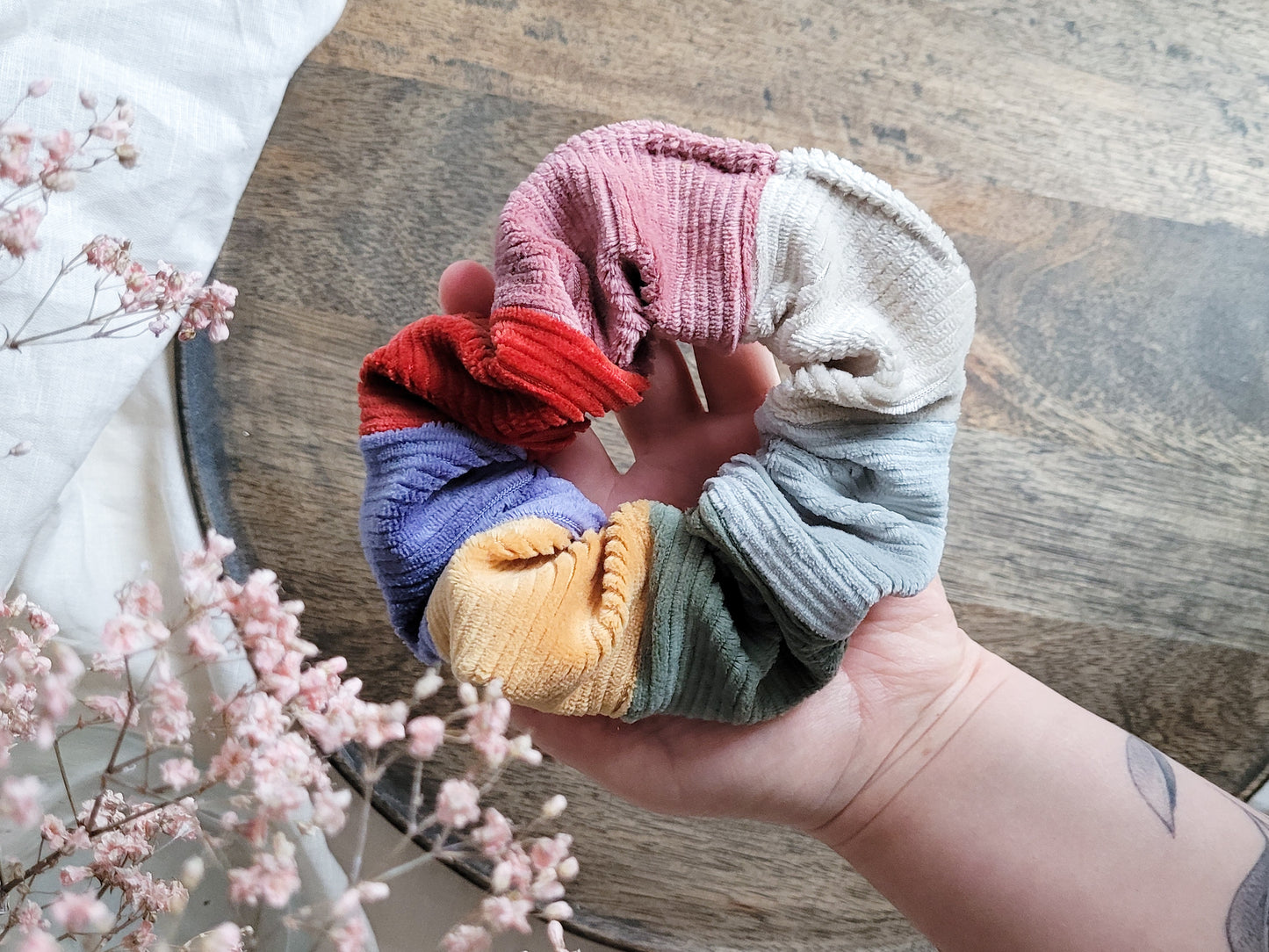 Regenbogen Cord Scrunchie aus 7 Farben - Groß
