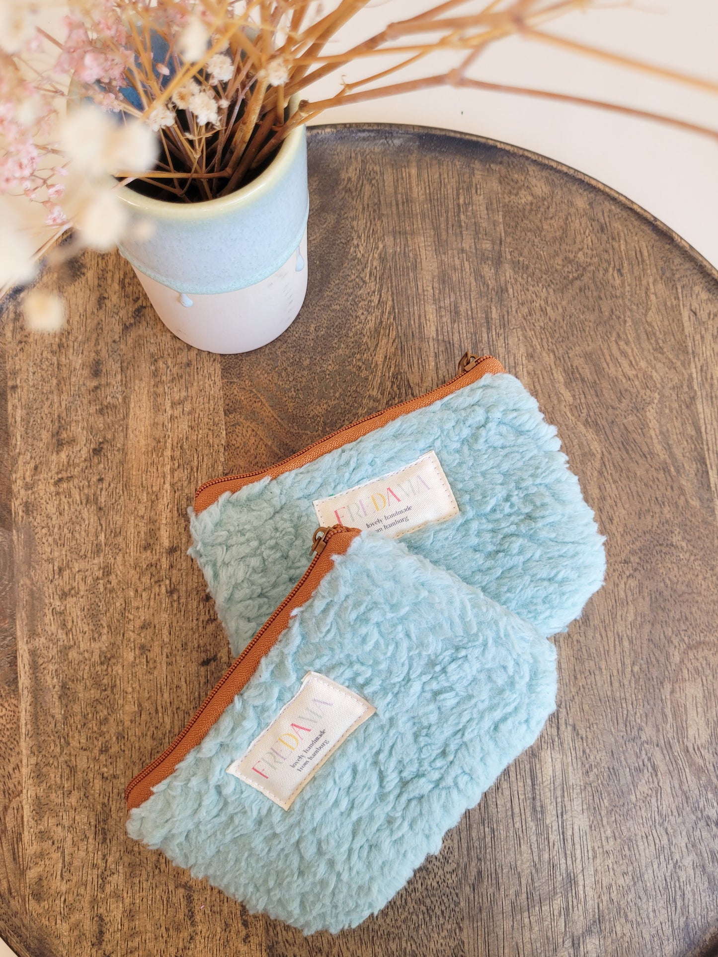 Kleine Teddy Tasche mint, Geldbörse aus Kuschelstoff in hellgrün - 13x9 cm