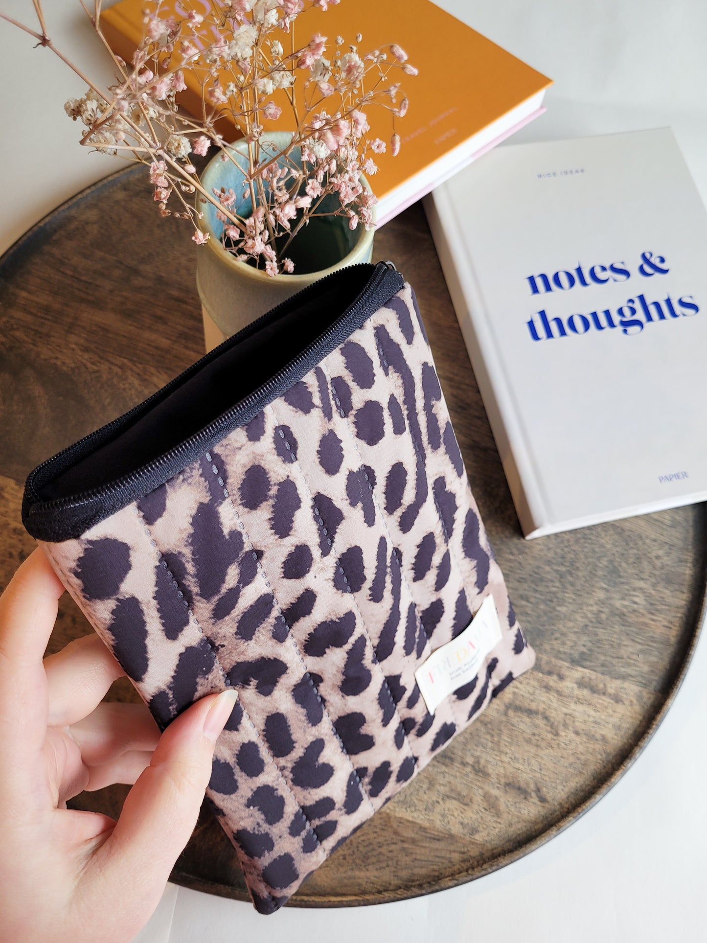 E-Reader Tasche aus Steppstoff in Leo-Print, E-Book Hülle