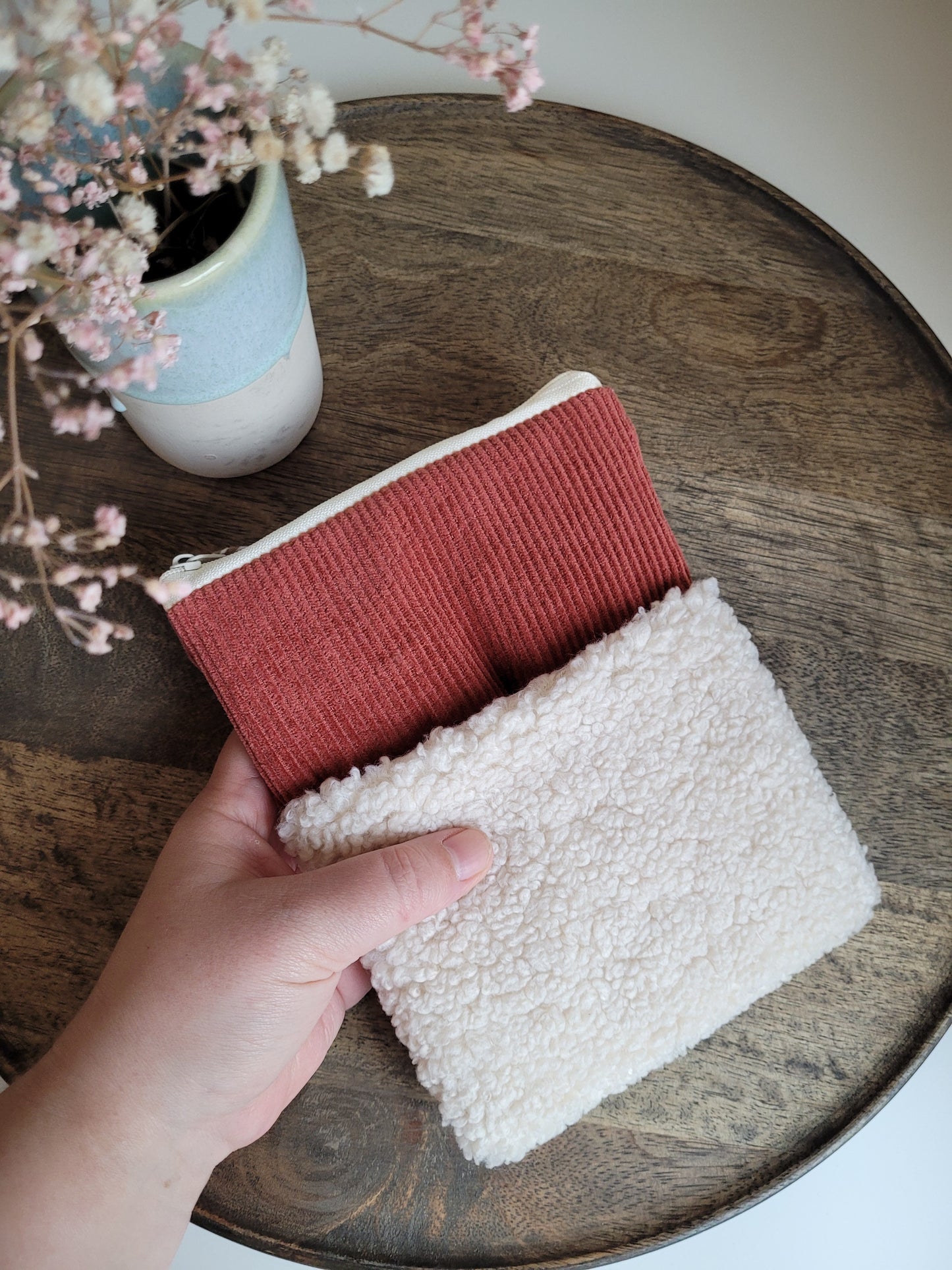 E-Reader Tasche aus Cord und Teddy in Rostrot, E-Book Hülle