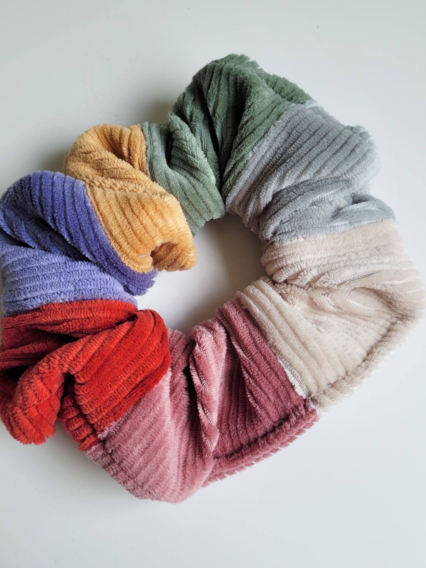 Regenbogen Cord Scrunchie aus 7 Farben - Groß