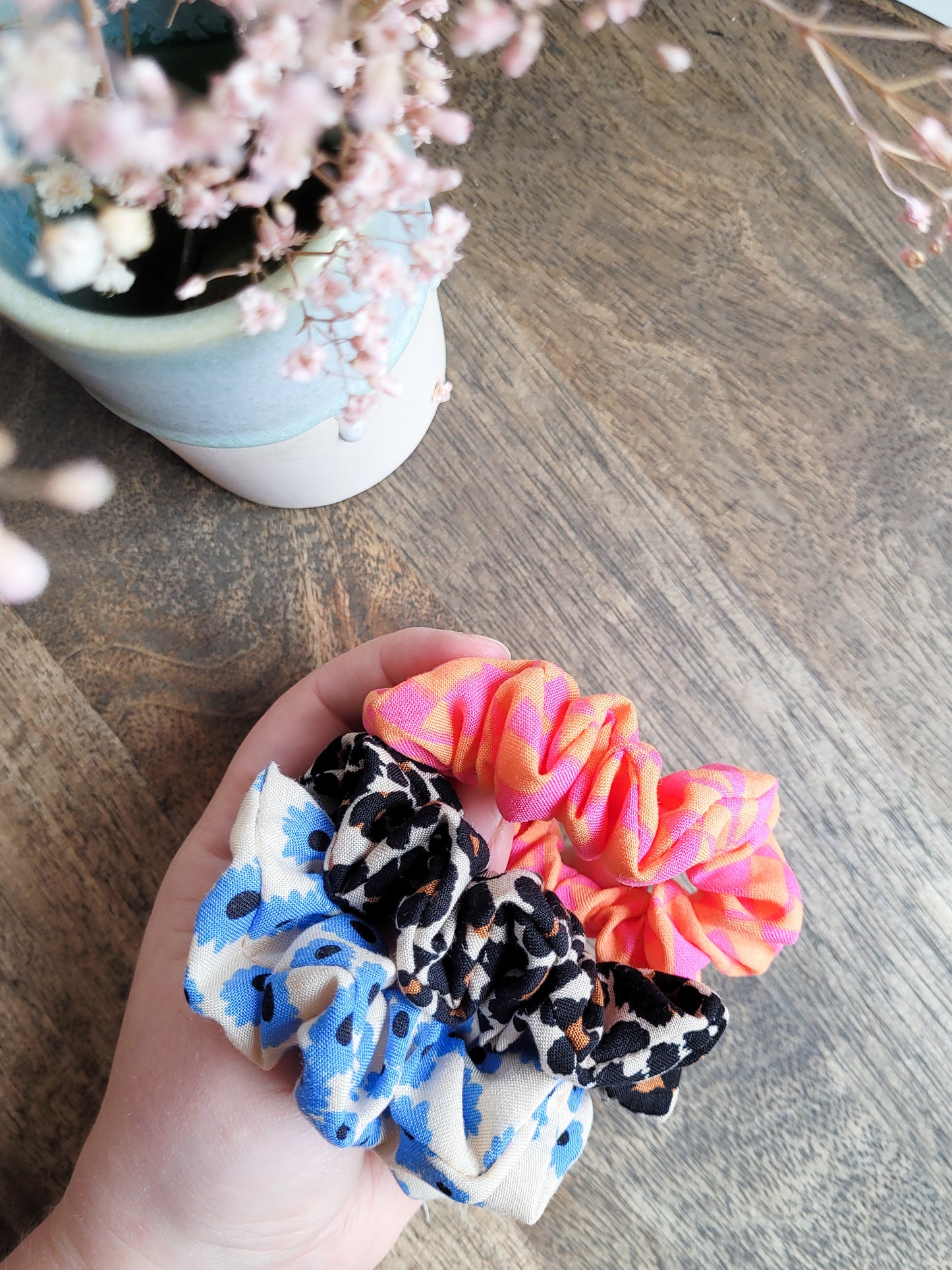 Viskose Leo-Print Scrunchie - mittelgroß