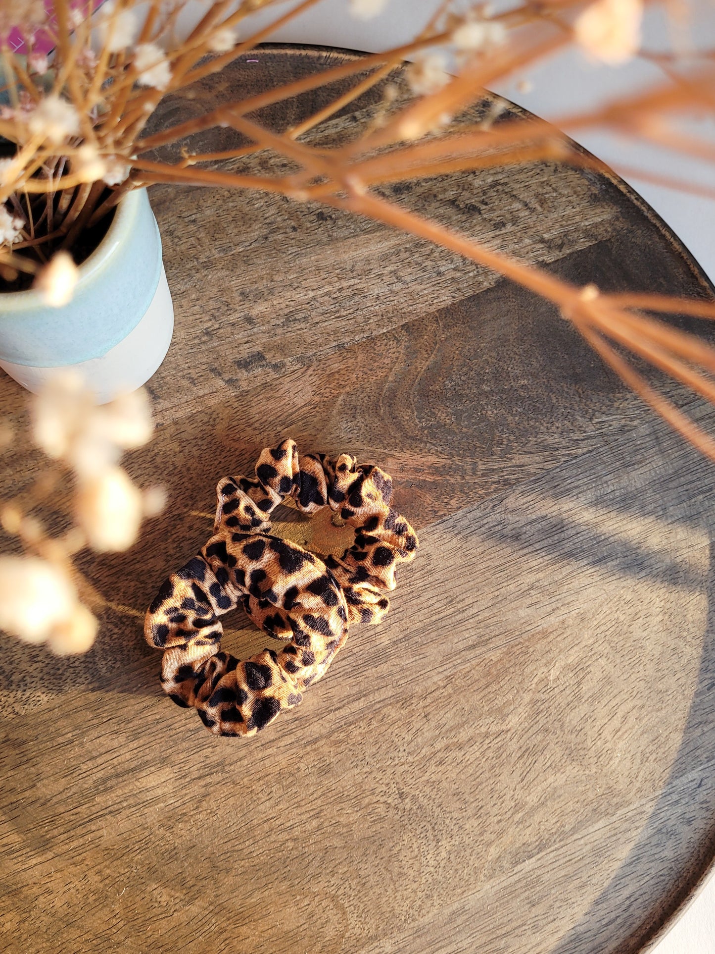 Mini Leo Scrunchie aus Baumwoll-Seersucker