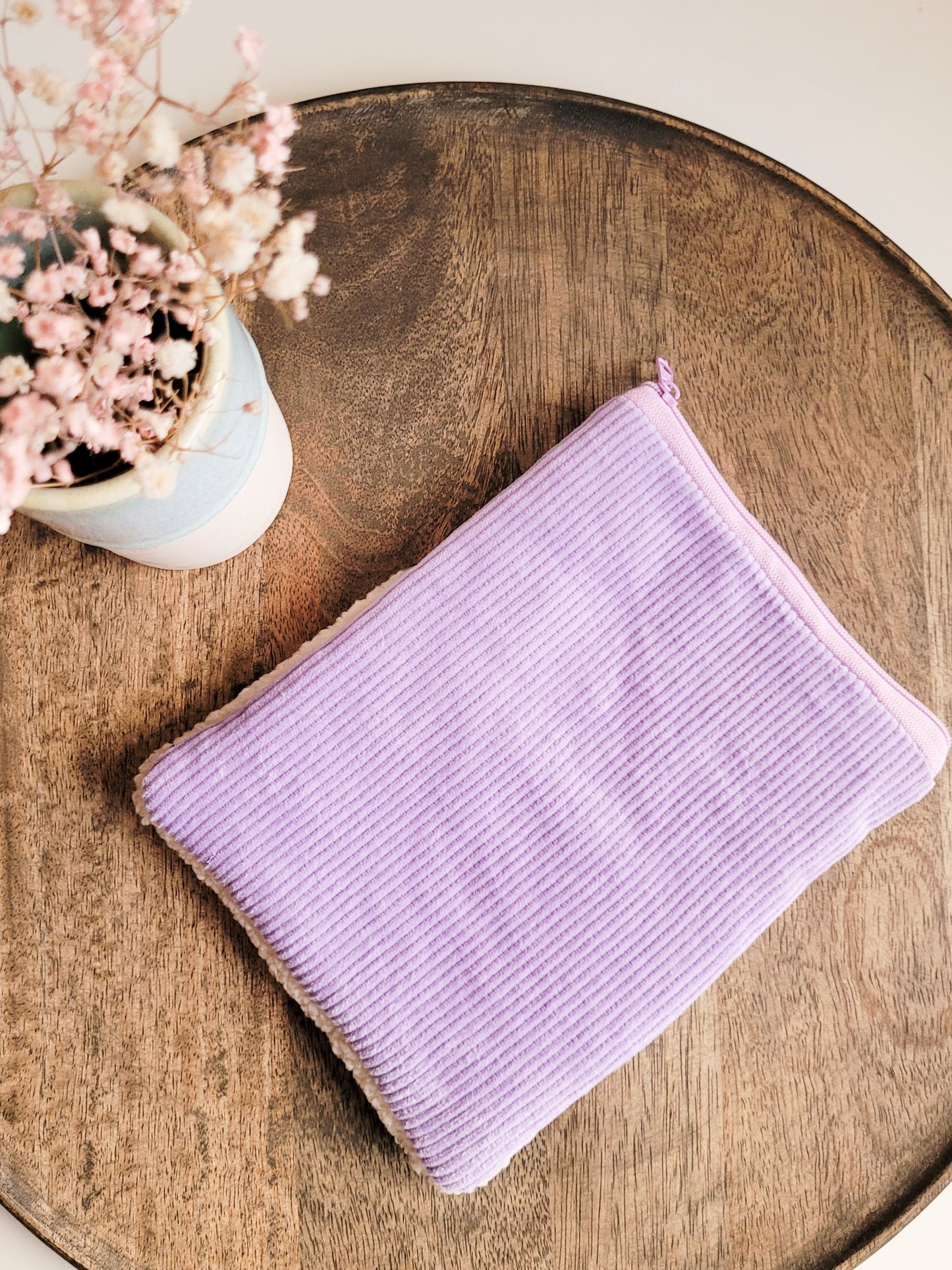 E-Reader Tasche aus Cord und Teddy in Lila, E-Book Hülle