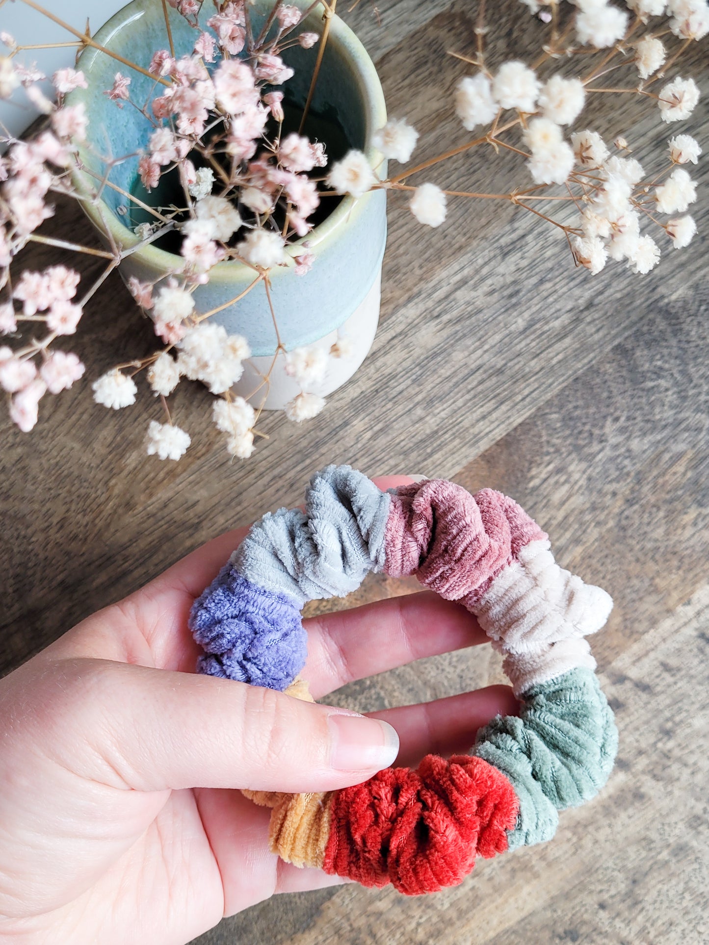 Regenbogen Cord Scrunchie aus 7 Farben - Groß