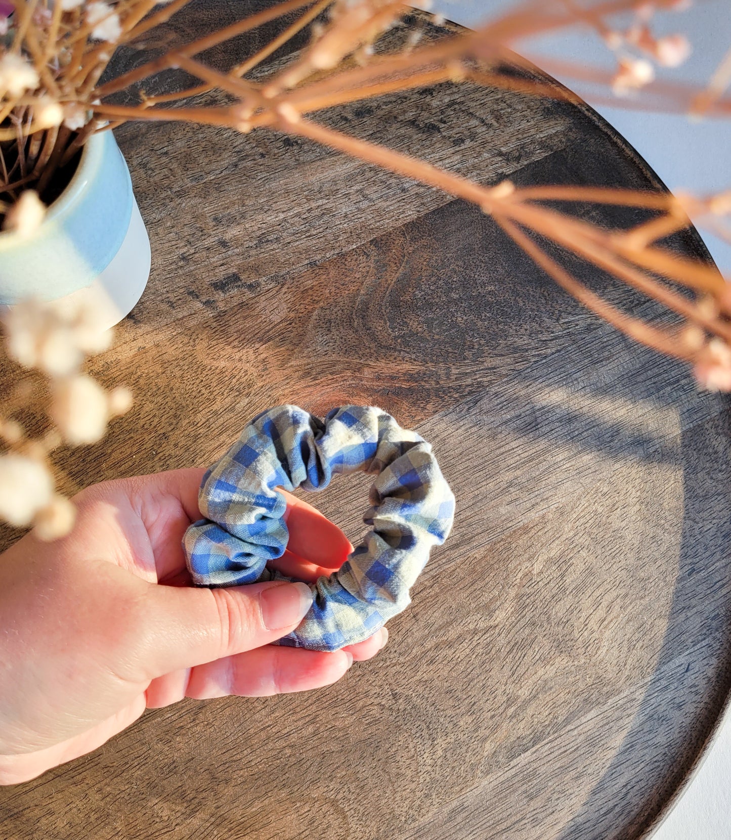 Mini karierte Scrunchies aus Seersucker