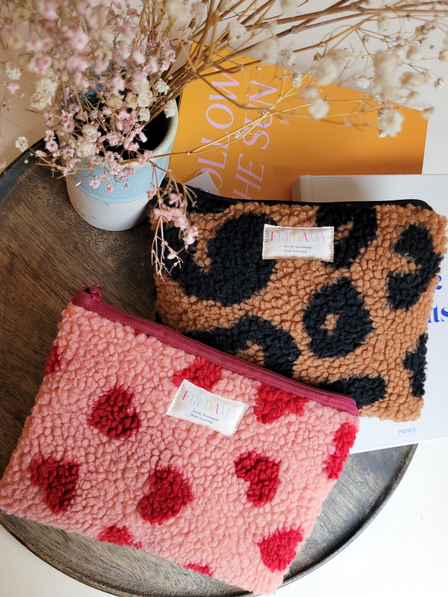 Große Teddy-Tasche rosa mit Herzen, Täschchen aus Kuschelstoff - 20 x 13 cm