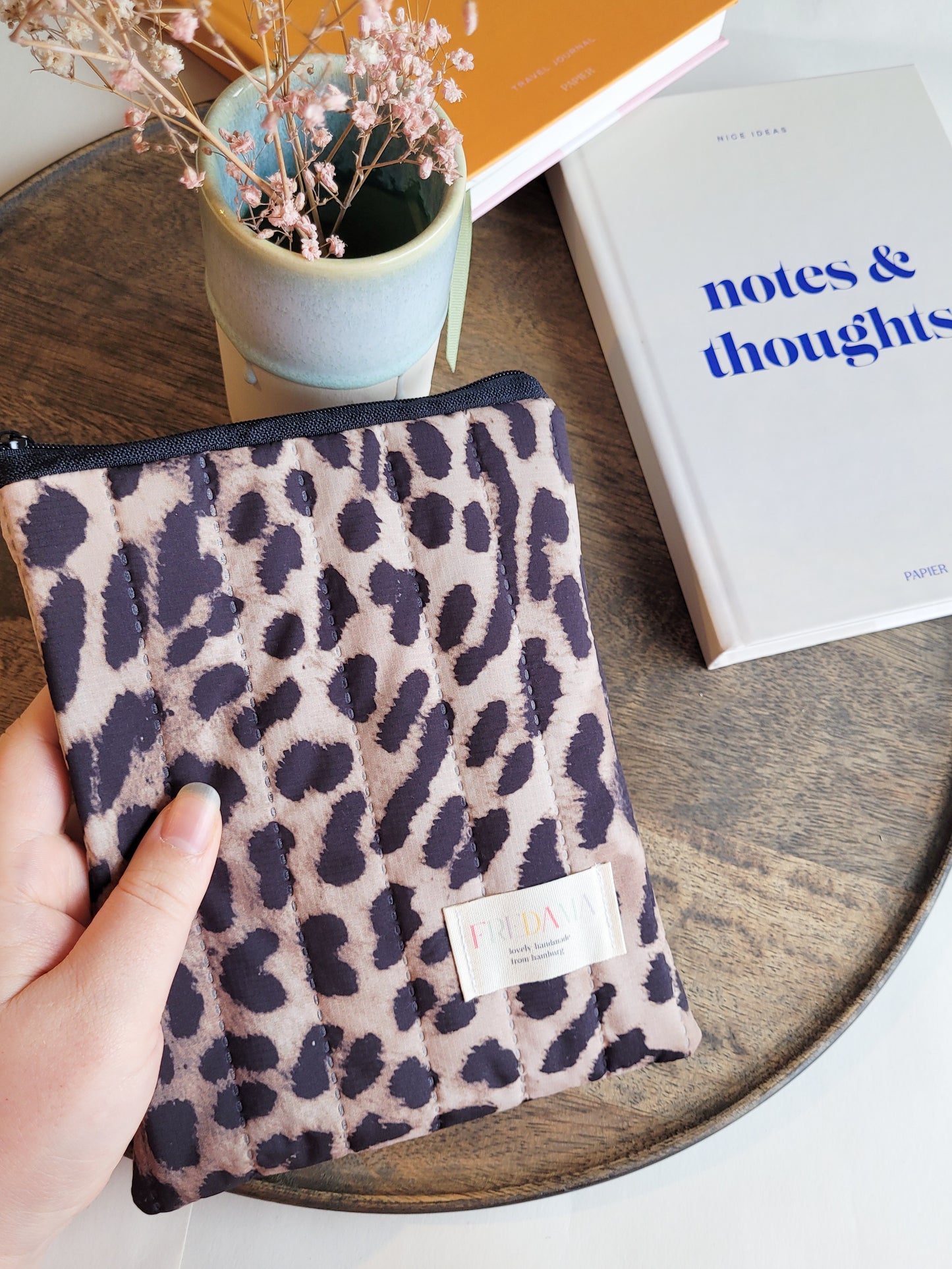 E-Reader Tasche aus Steppstoff in Leo-Print, E-Book Hülle