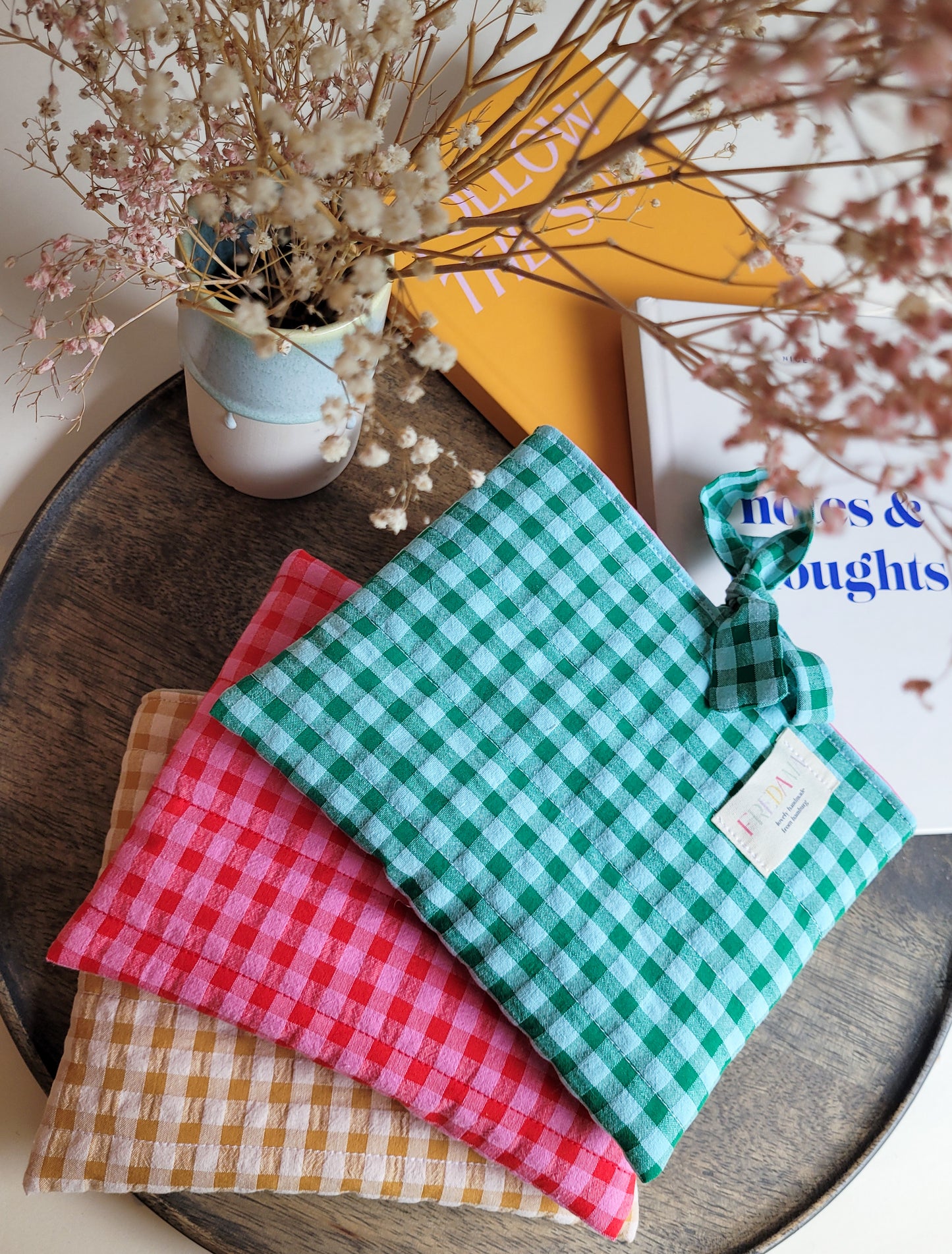 E-Reader Tasche grün/mint kariert mit Schleife zum Schließen