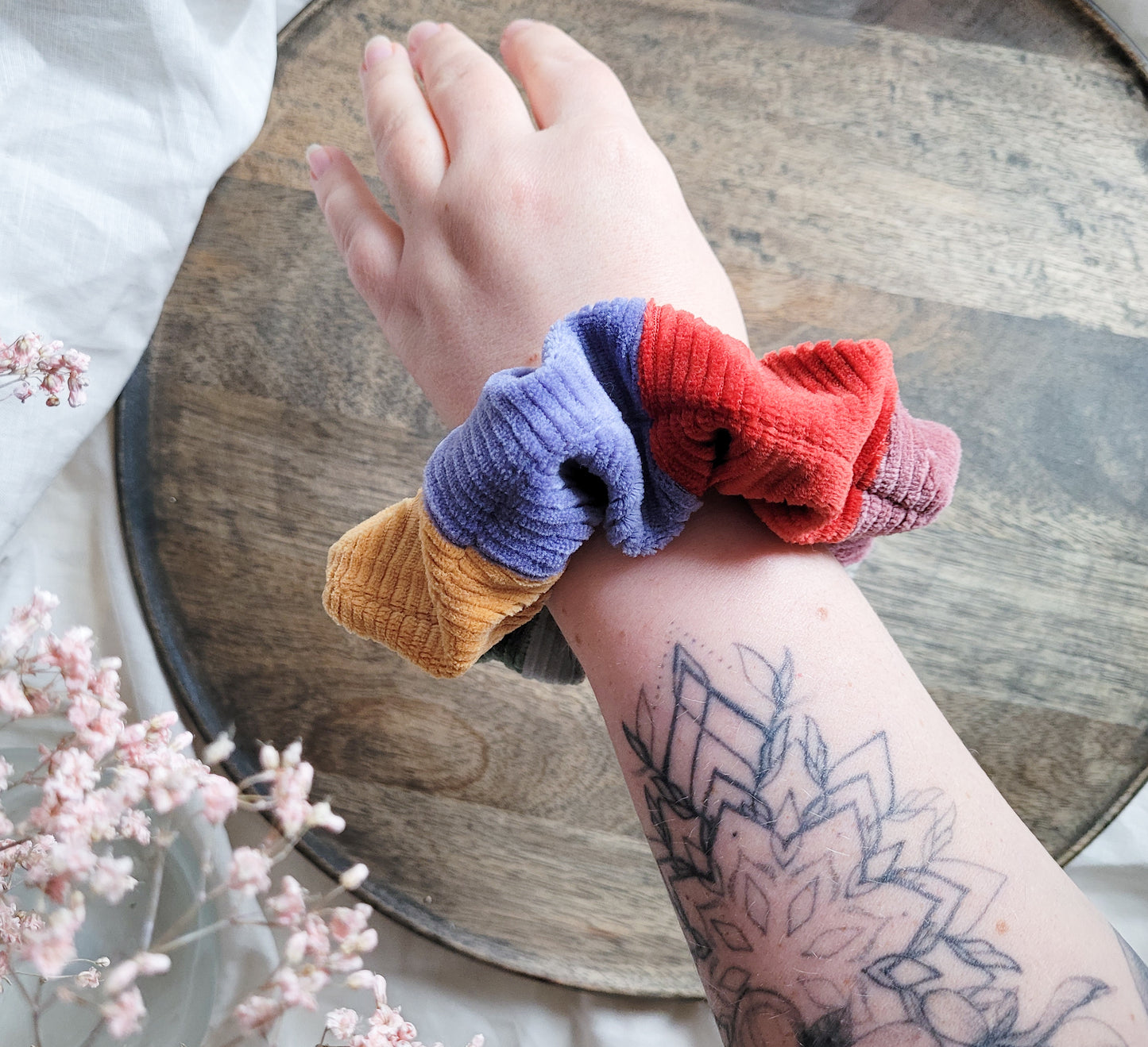 Regenbogen Cord Scrunchie aus 7 Farben - Groß