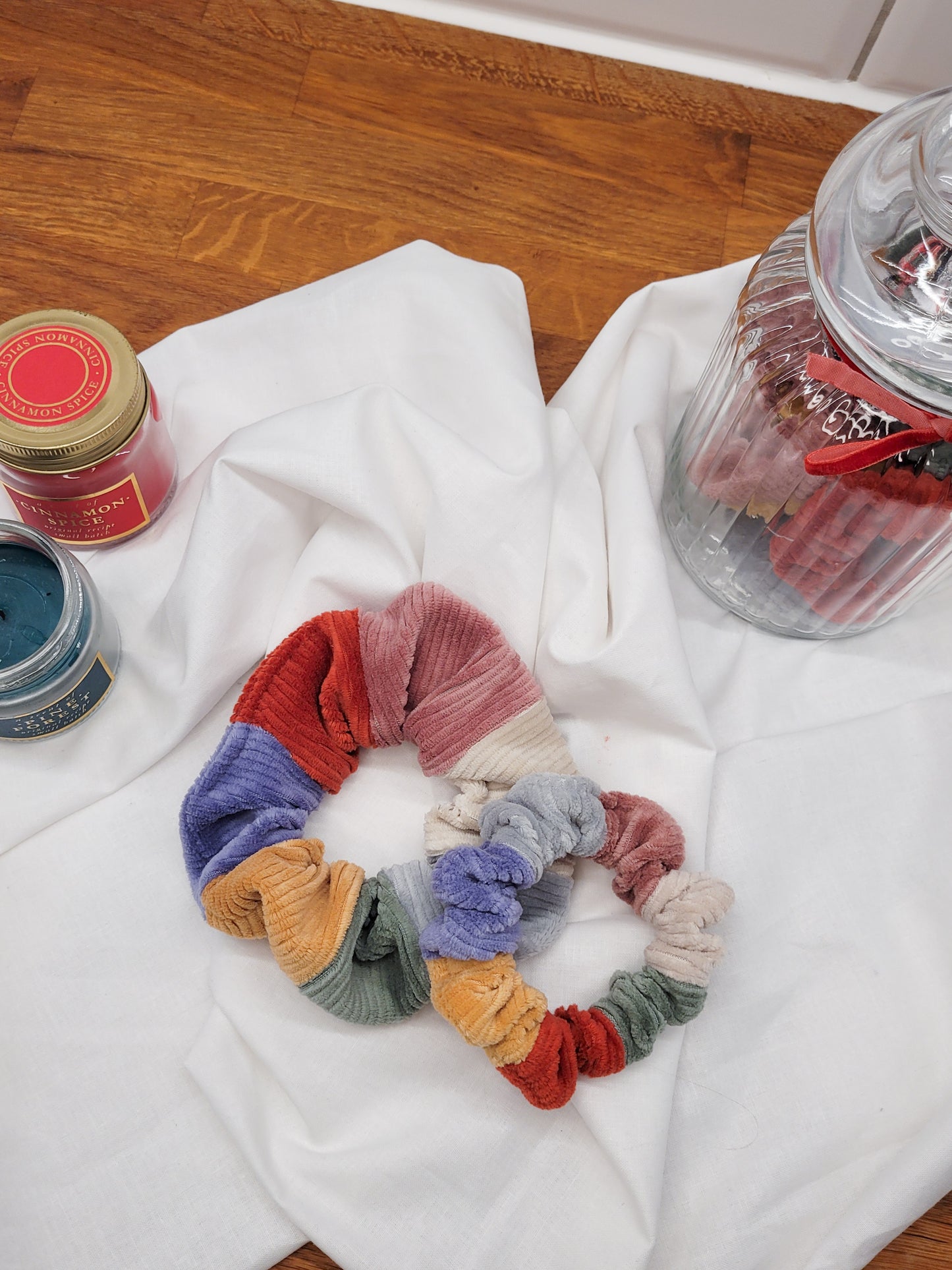 Regenbogen Cord Scrunchie aus 7 Farben - Groß