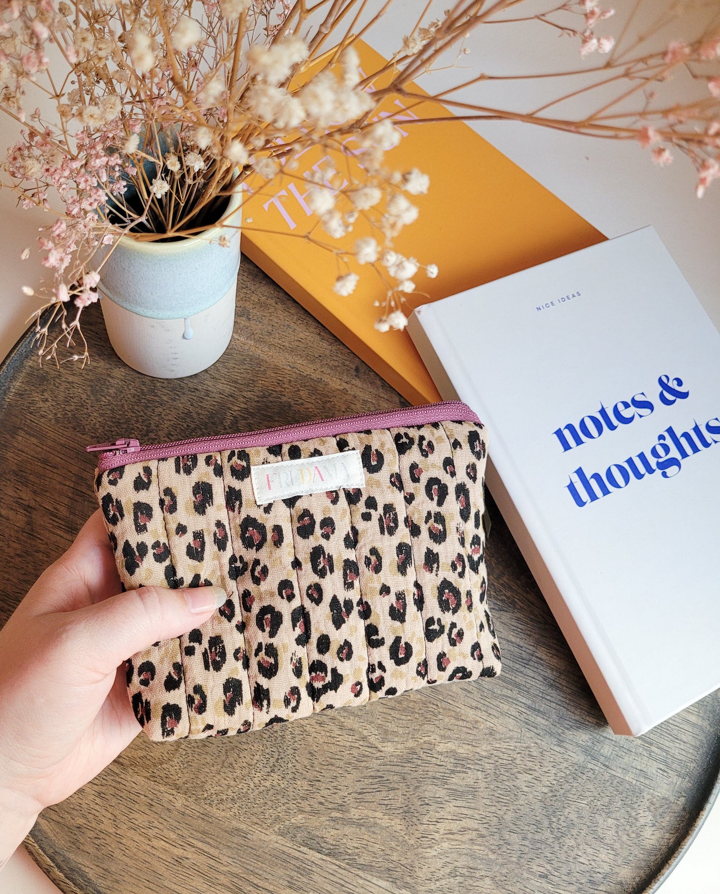 kleine Kosmetiktasche Leo Steppstoff, mit Boden, Maße 17x11 cm