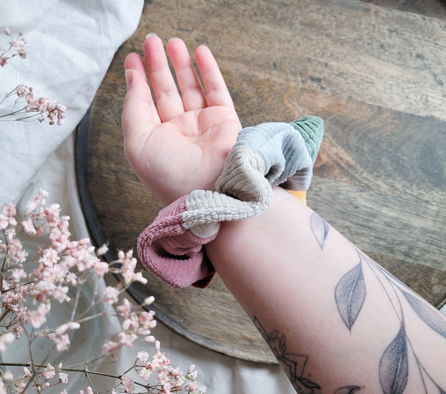Regenbogen Cord Scrunchie aus 7 Farben - Groß