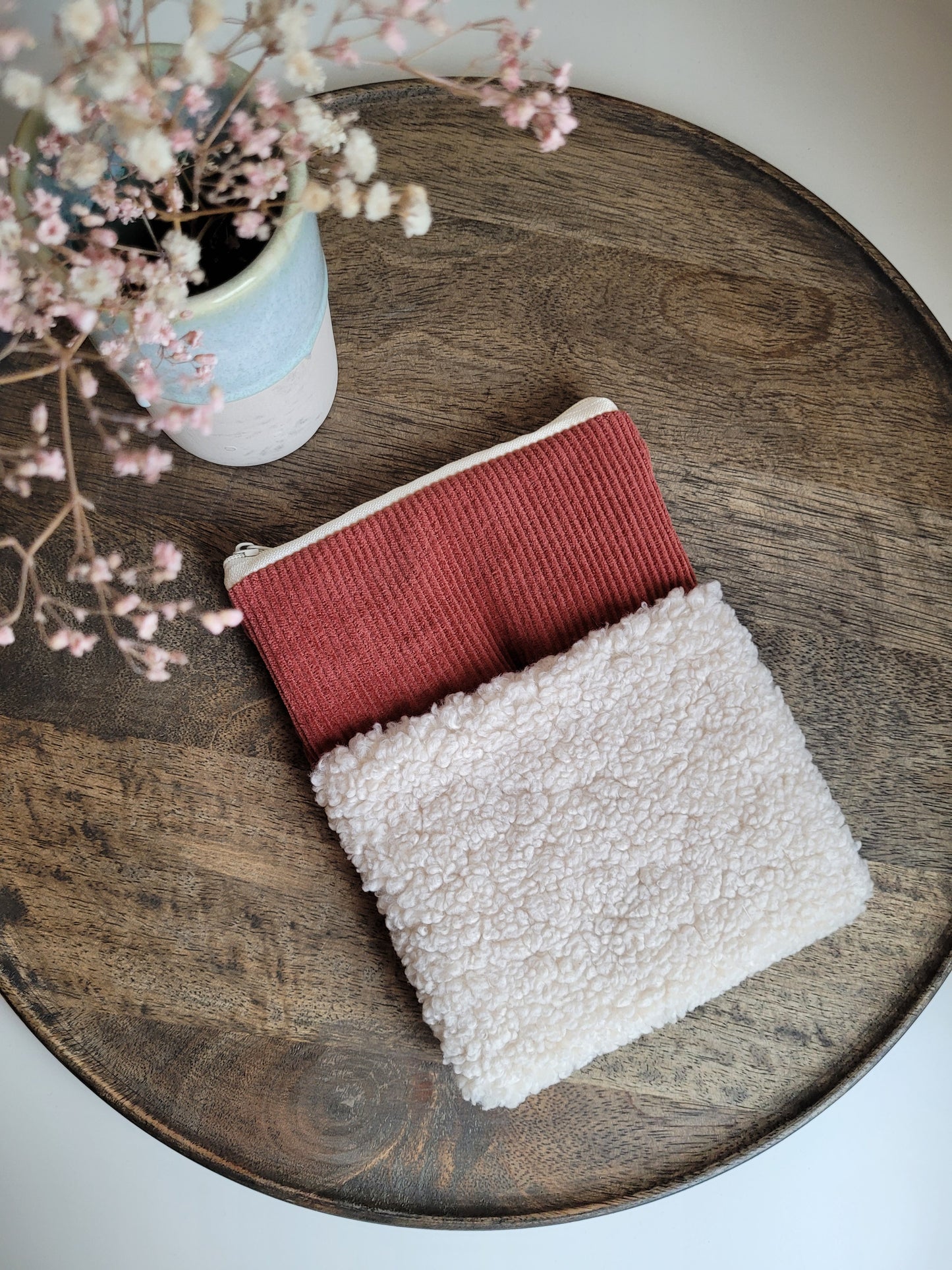 E-Reader Tasche aus Cord und Teddy in Rostrot, E-Book Hülle