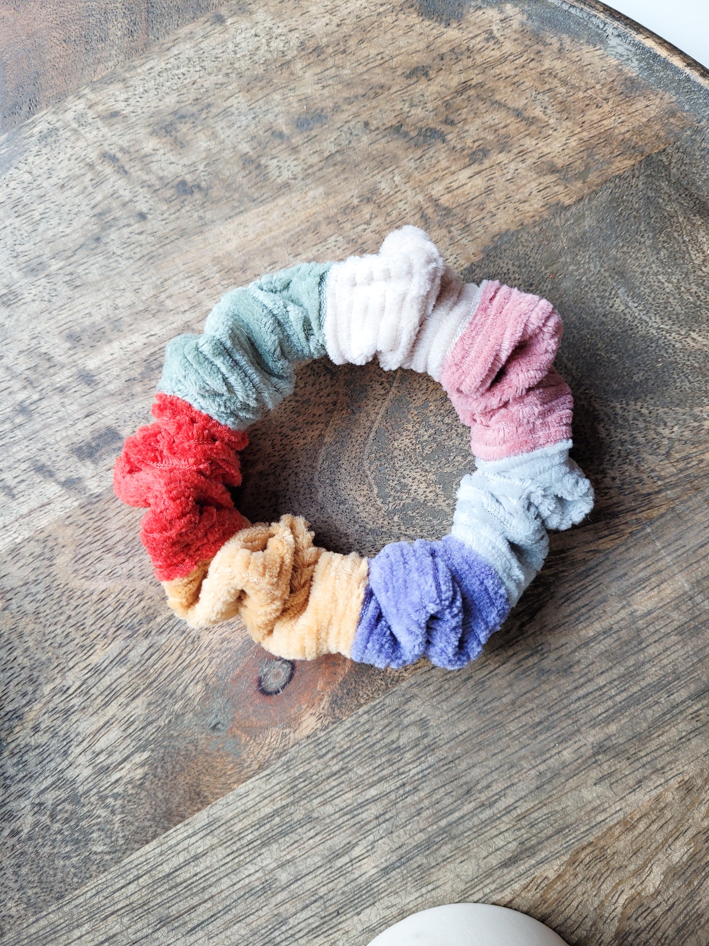 Regenbogen Cord Scrunchie aus 7 Farben - Groß