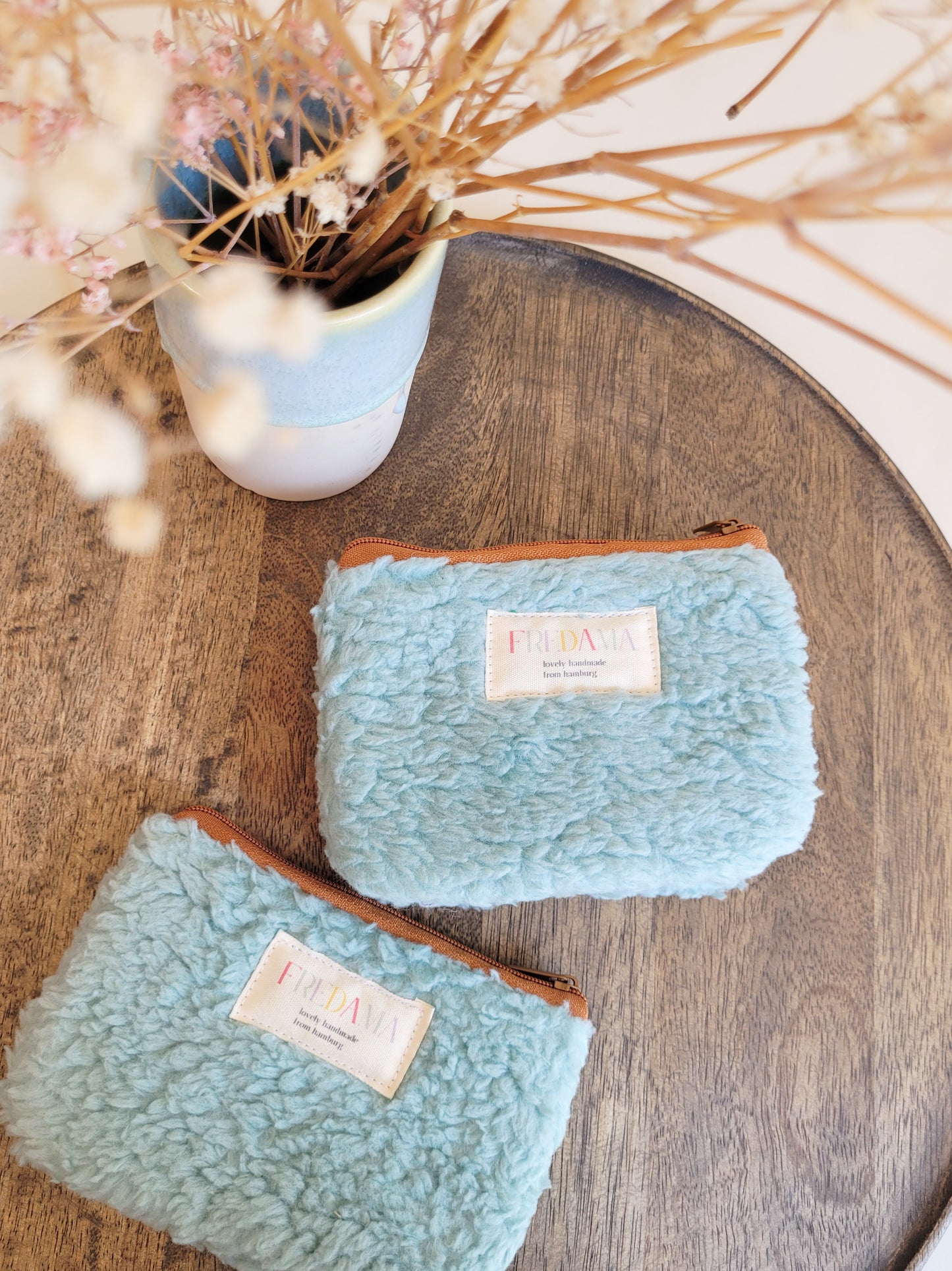 Kleine Teddy Tasche mint, Geldbörse aus Kuschelstoff in hellgrün - 13x9 cm