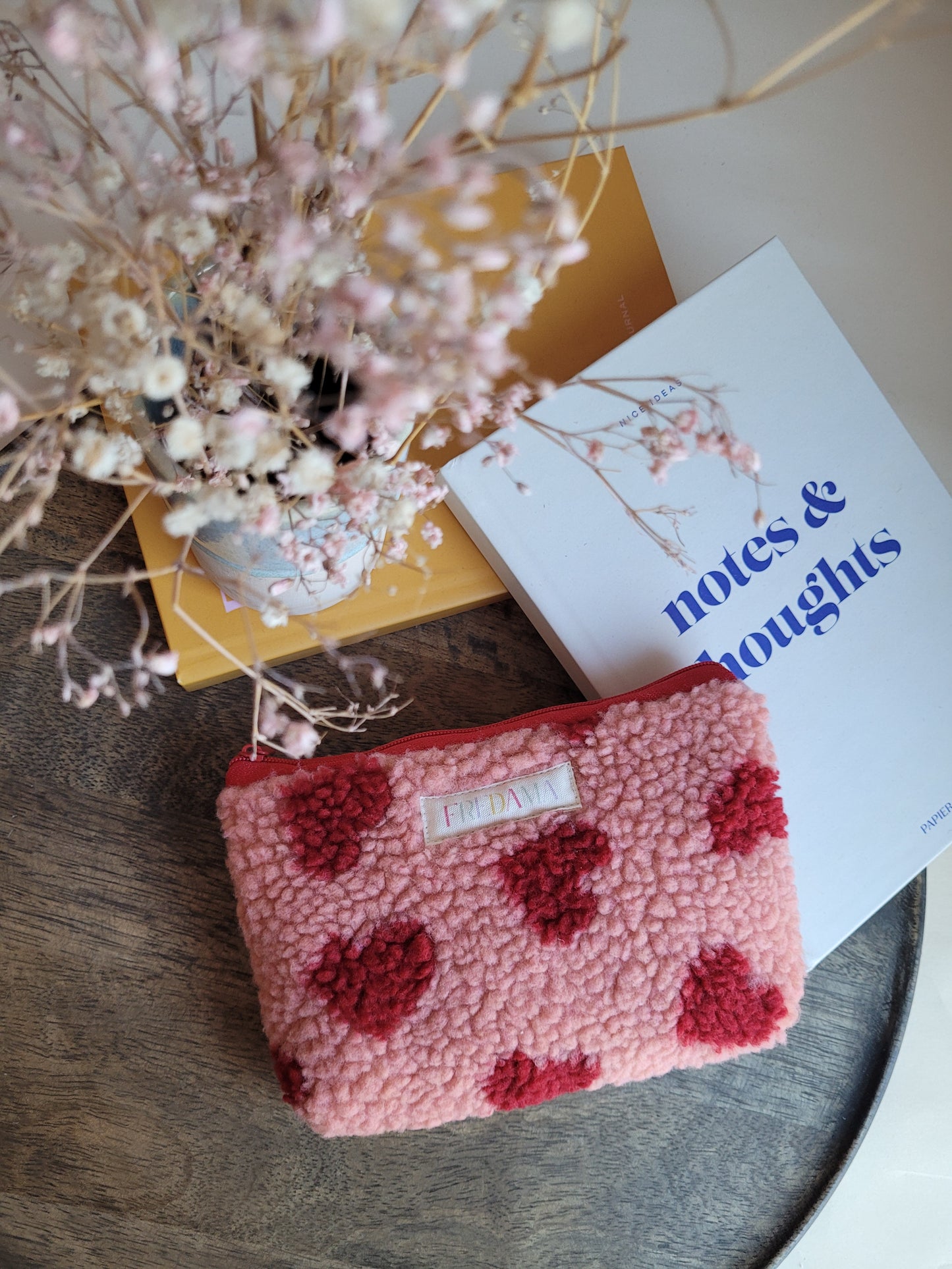 Mittelgroße Teddy-Tasche rosa mit Herzen, Täschchen aus Kuschelstoff - 17x12x3 cm