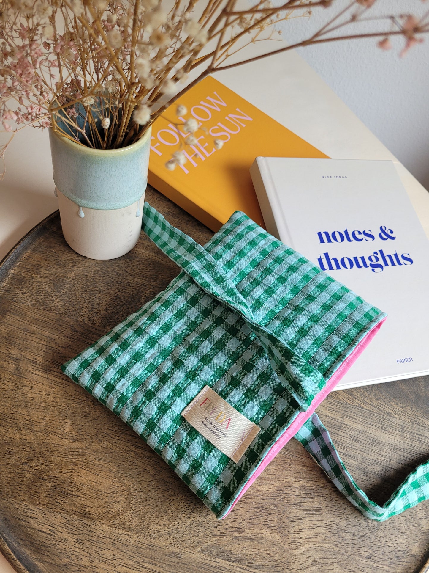 E-Reader Tasche grün/mint kariert mit Schleife zum Schließen