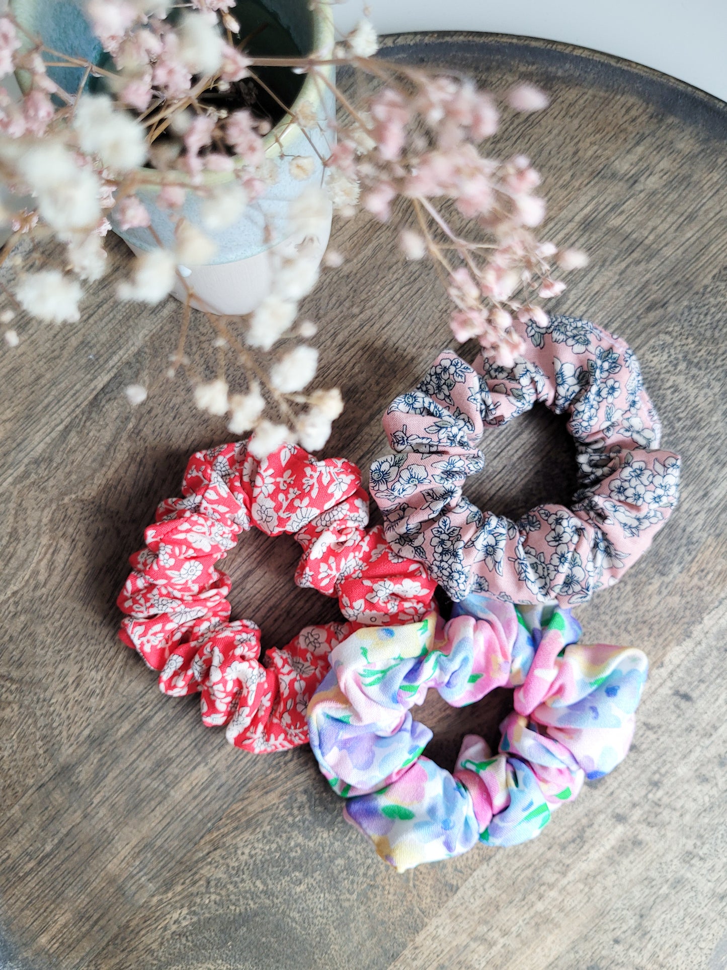 Viskose buntes Blumenmuster Scrunchie - mittelgroß