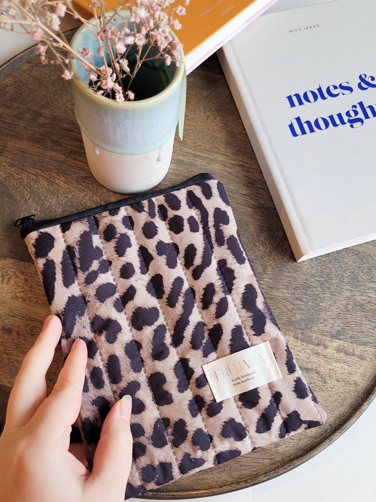 E-Reader Tasche aus Steppstoff in Leo-Print, E-Book Hülle
