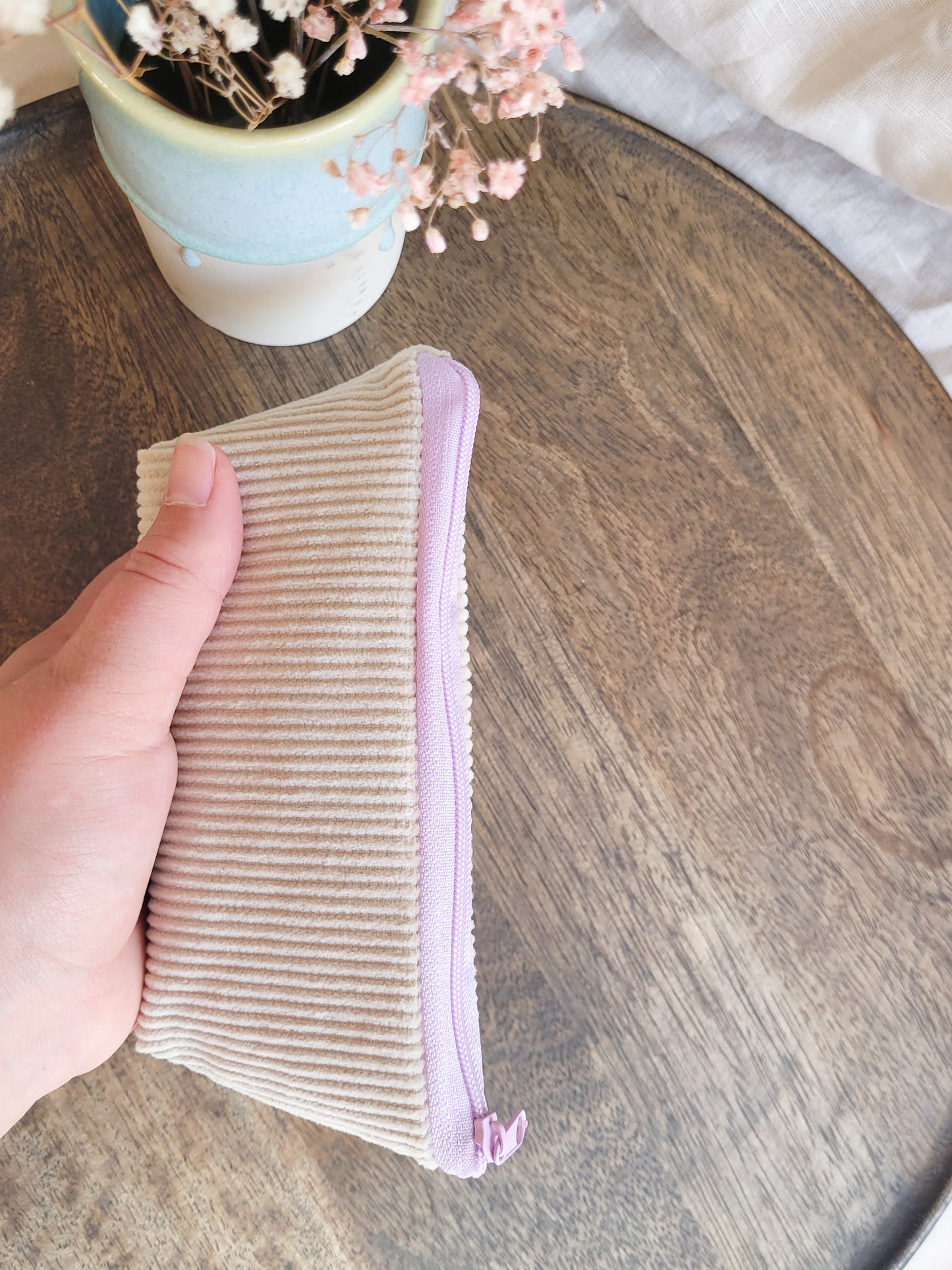 Brillenetui aus Cordstoff in Beige und Blumenmuster