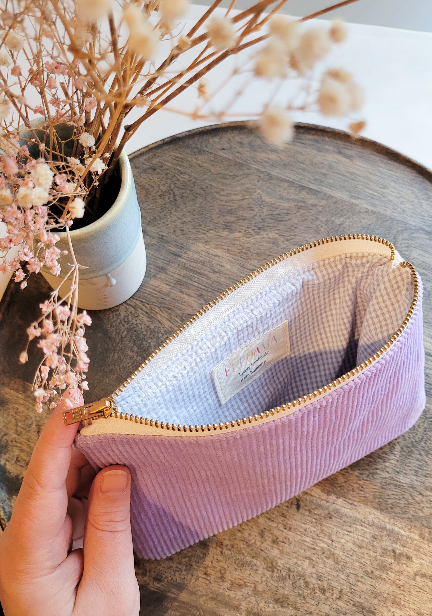mittelgroße Cord Pouch in lila mit Metall-Zipper - 20x13 cm