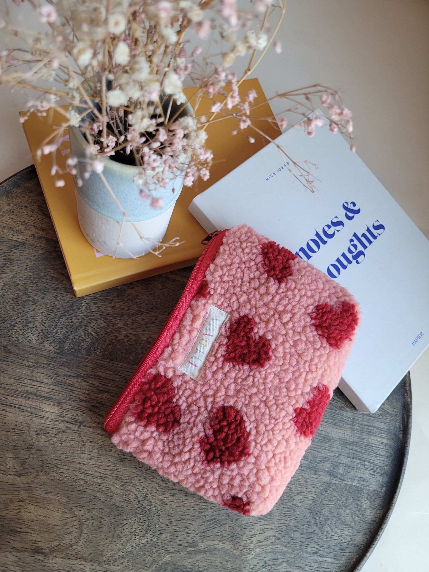 Mittelgroße Teddy-Tasche rosa mit Herzen, Täschchen aus Kuschelstoff  - 17x12x3 cm