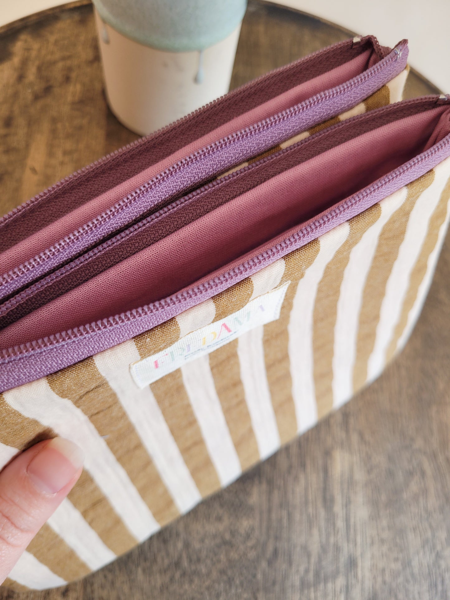 Große gestreifte Ocker/weiß Pouch, Seersucker Tasche mit Zipper  - 20 x13 cm