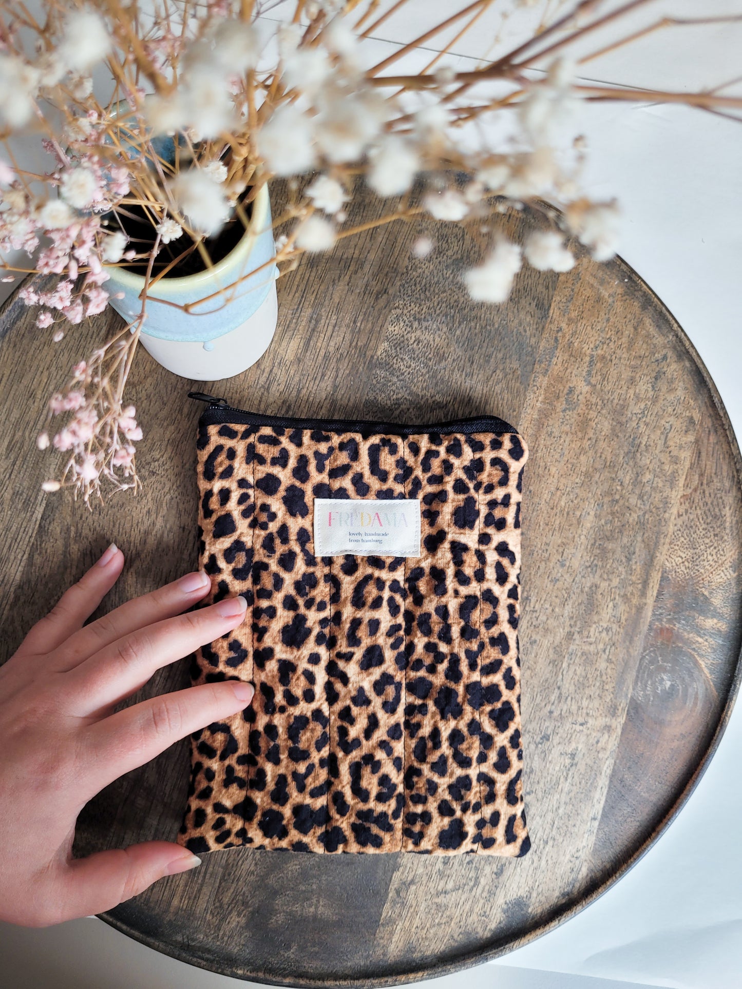 E-ReaderTasche mit Leo-Print aus Seersucker, E-Book Hülle mit Zipper