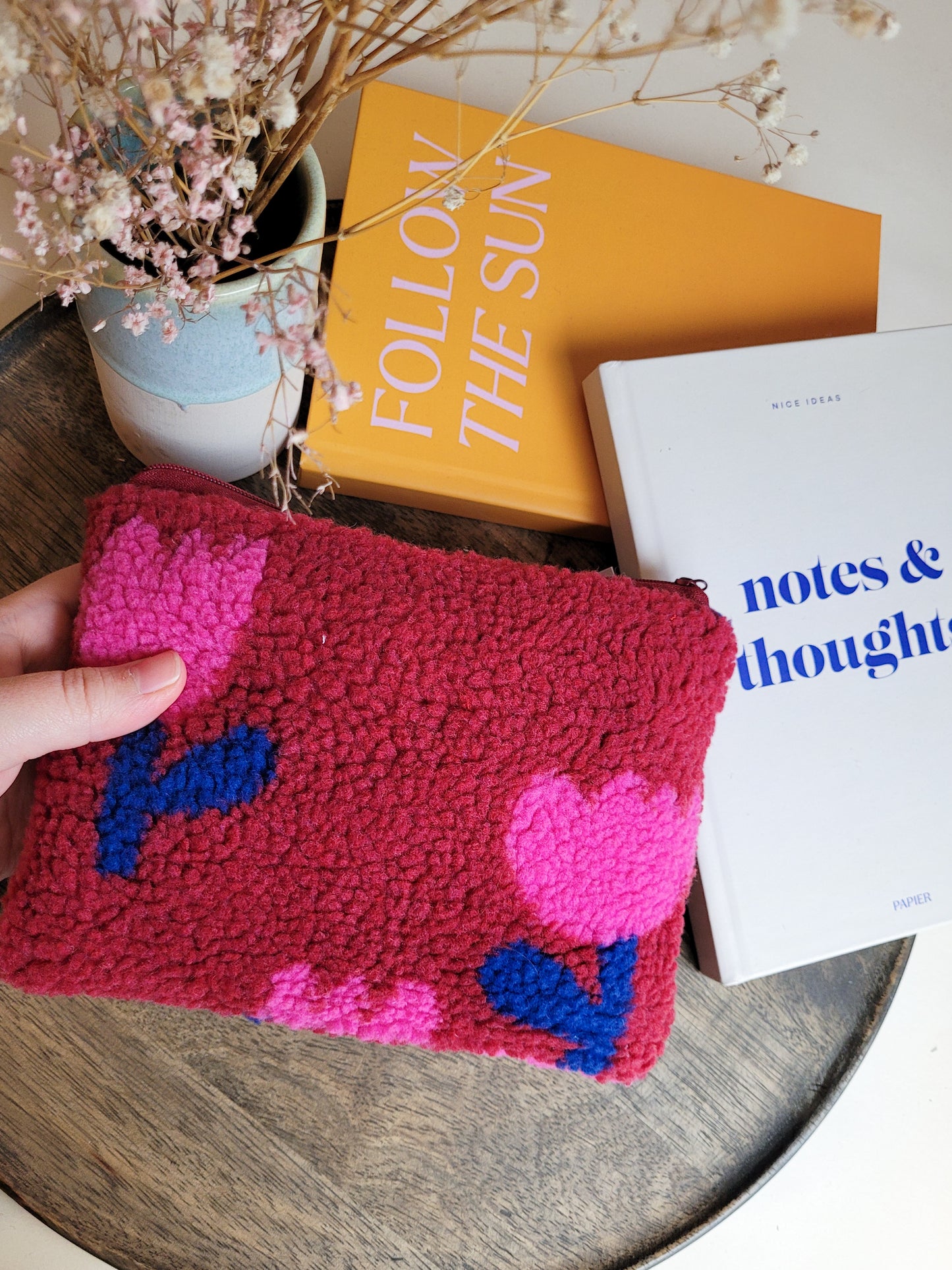 Große Tasche Bordeaux mit Blumen, Täschchen aus Kuschelstoff  - 20 x 13 cm