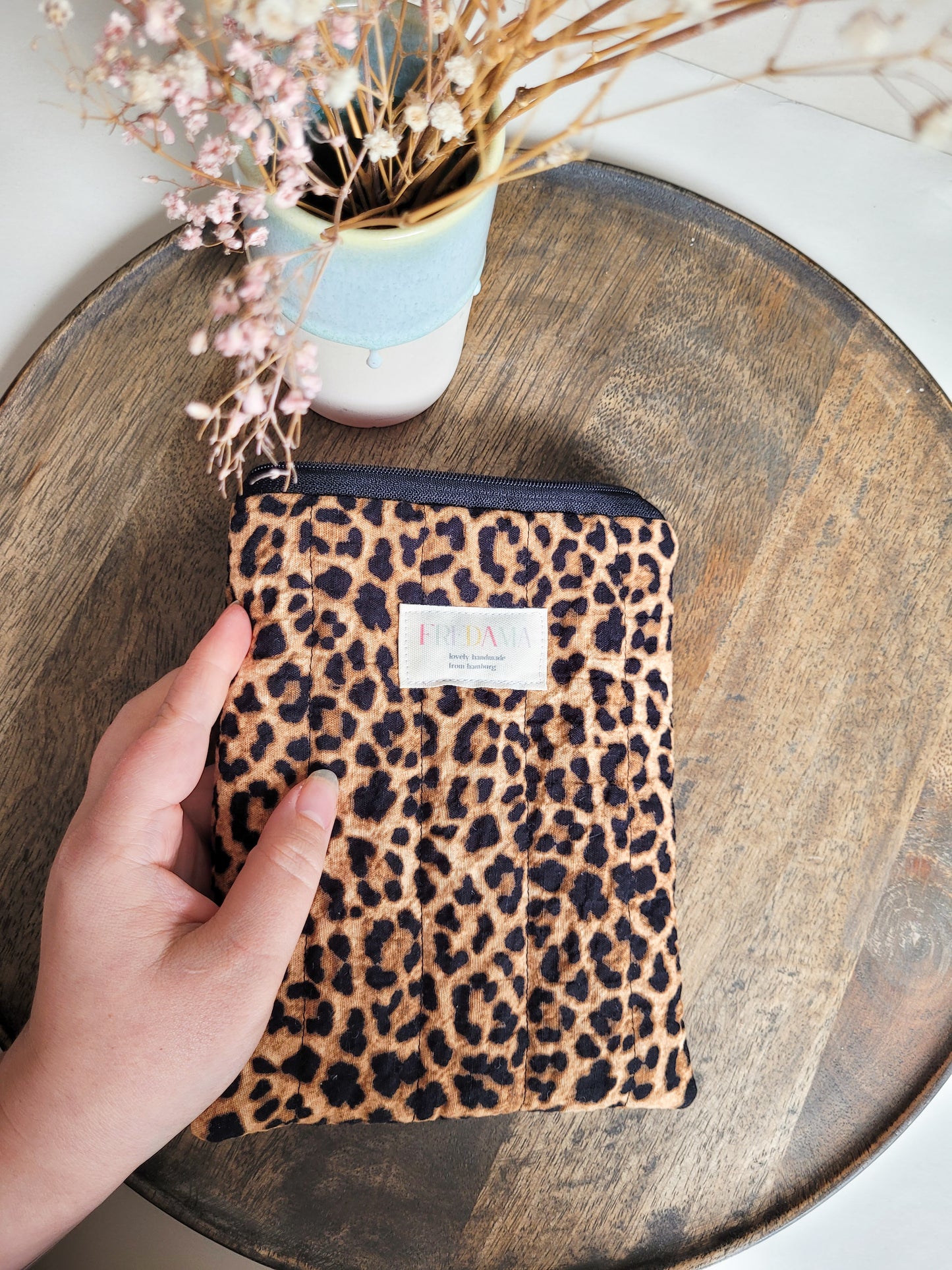 E-ReaderTasche mit Leo-Print aus Seersucker, E-Book Hülle mit Zipper