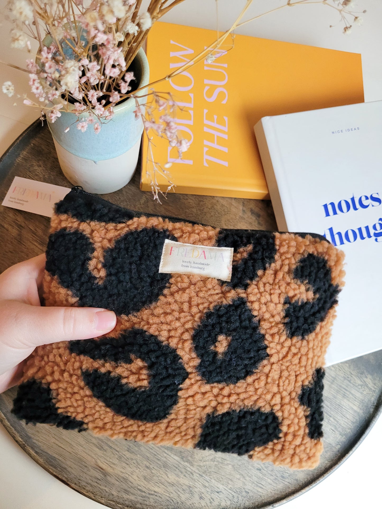 Große Tasche Leo-Print, Täschchen aus Kuschelstoff  - 20 x 13 cm