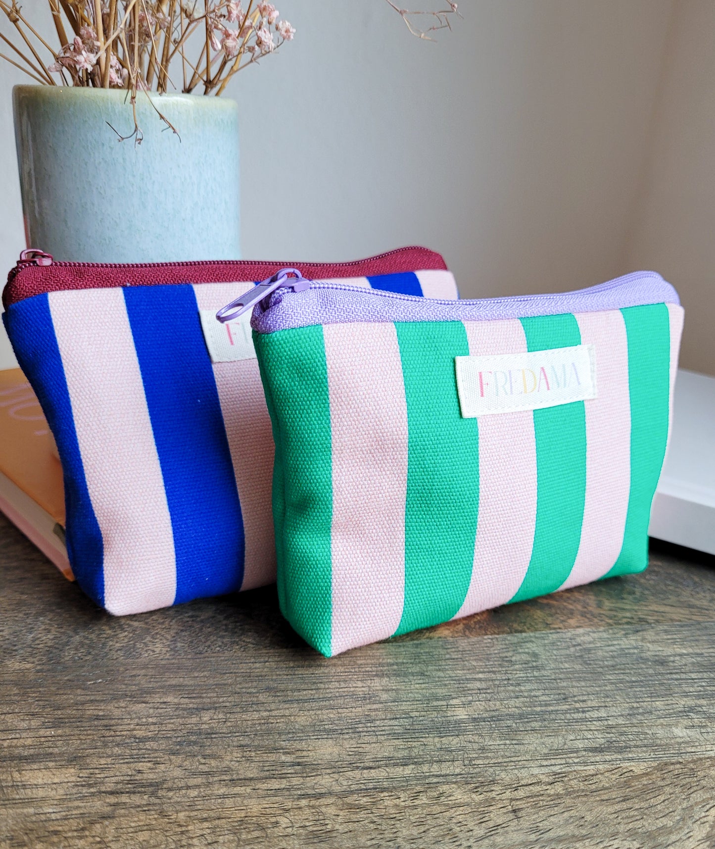 Mini bunte Schminktasche blau/rosa gestreifter Canvas, mit Boden, Maße 13x9x2 cm