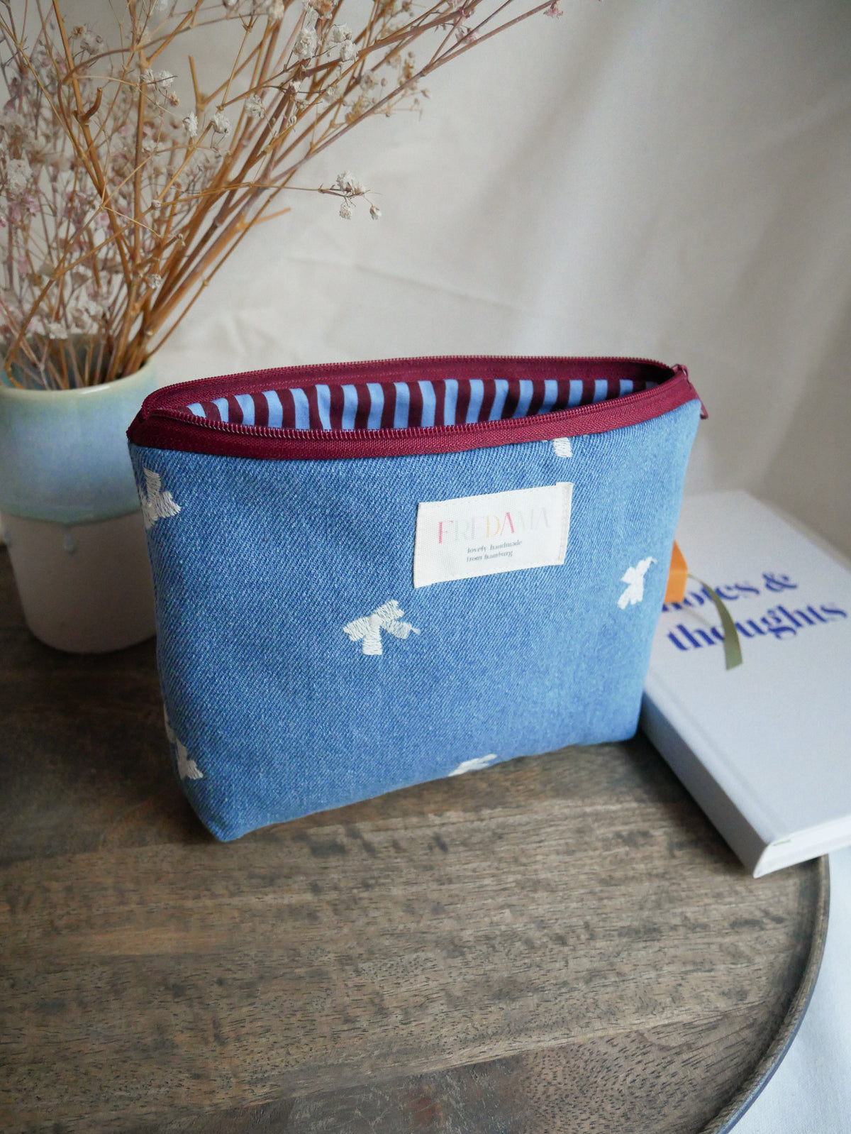 Große Denim Schleifen Kosmetiktasche mit Zipper, Maße 20x13x4 cm