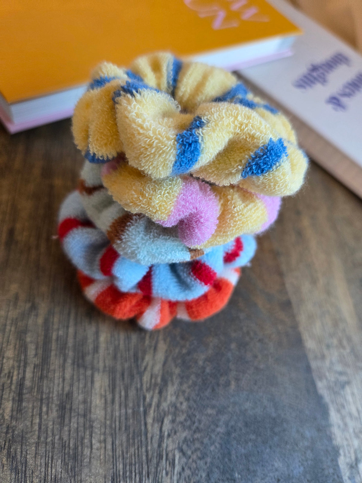 Gestreifte mini Frottee Scrunchies
