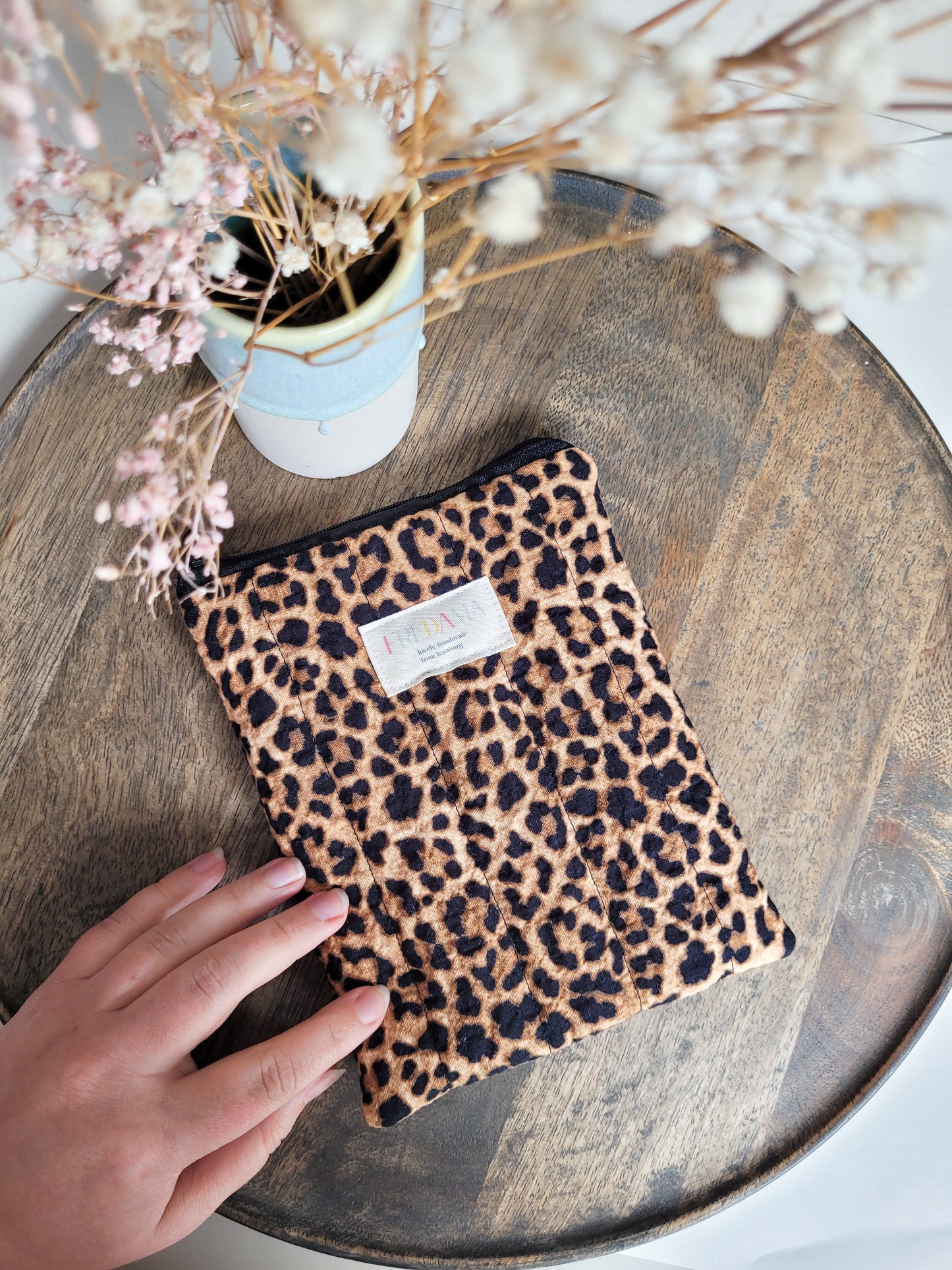 E-ReaderTasche mit Leo-Print aus Seersucker, E-Book Hülle mit Zipper