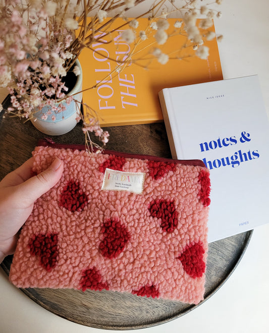 Große Teddy-Tasche rosa mit Herzen, Täschchen aus Kuschelstoff  - 20 x 13 cm