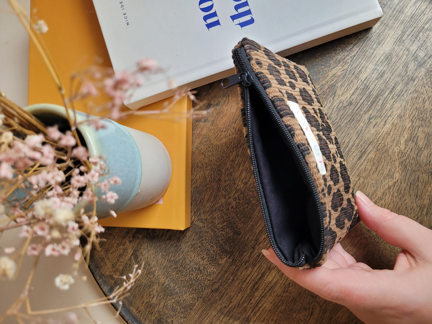 Leo-Print dunkles Kosmetiktäschchen, Cord-Tasche mit Zipper, 14x10x2 cm