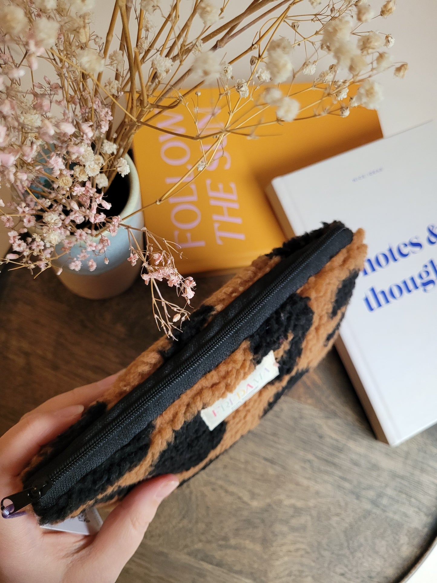 Große Tasche Leo-Print, Täschchen aus Kuschelstoff  - 20 x 13 cm