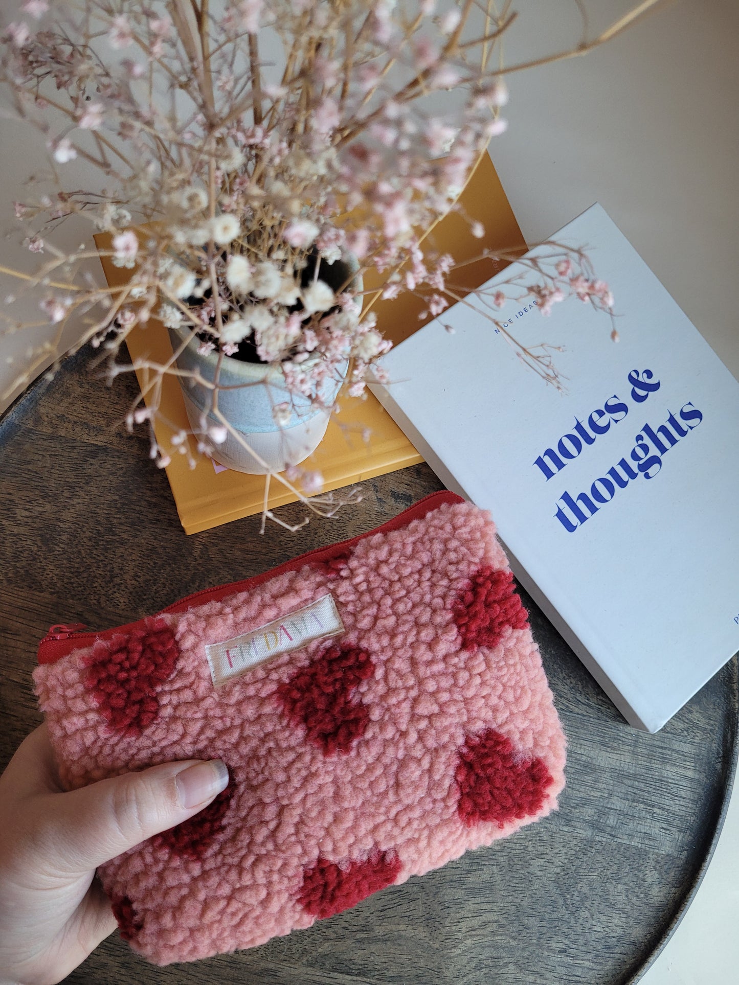 Mittelgroße Teddy-Tasche rosa mit Herzen, Täschchen aus Kuschelstoff  - 17x12x3 cm