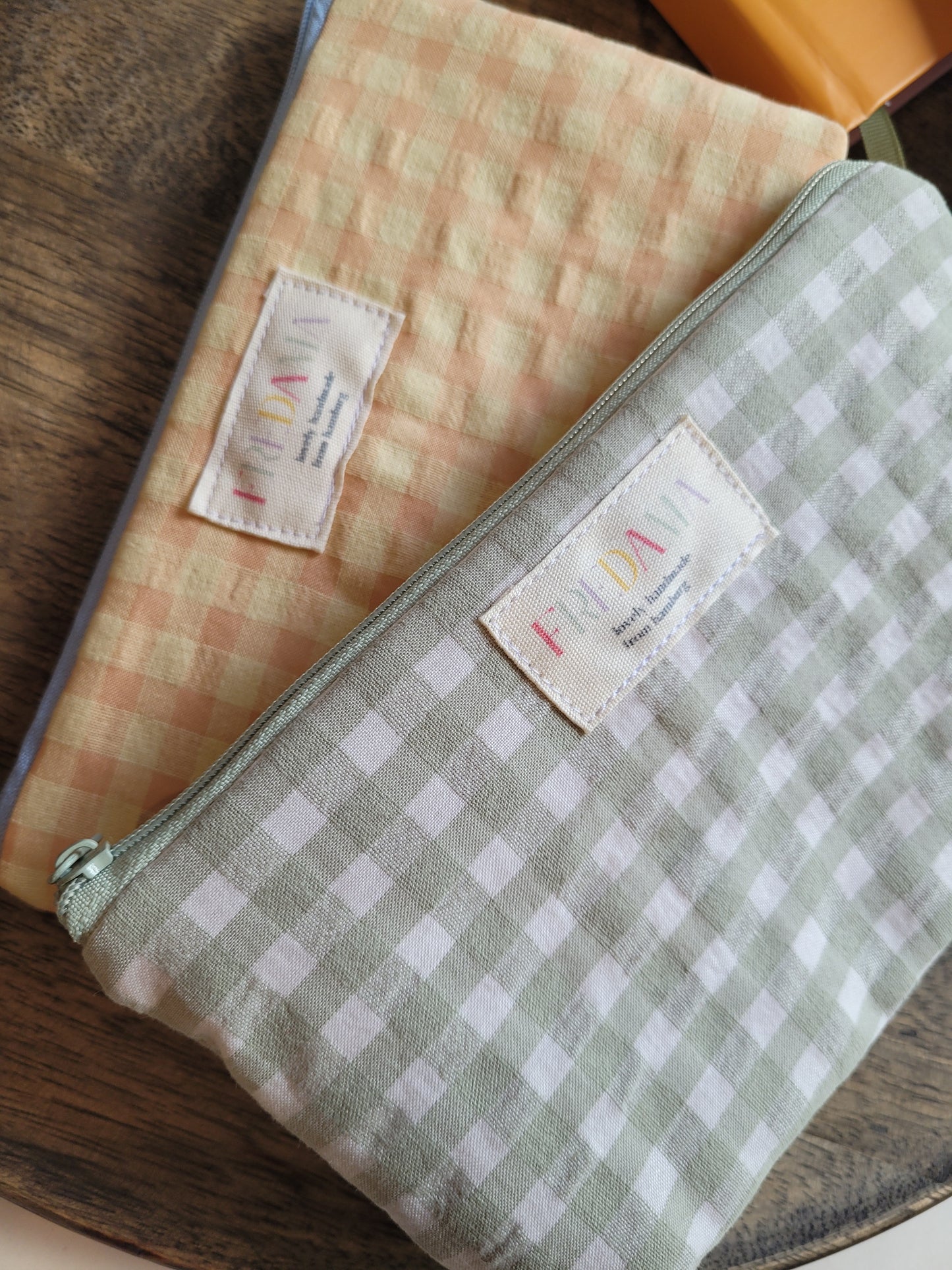Schminktasche mit Zippern, Gemüse-Muster und Kariert, Maße 19x10 cm