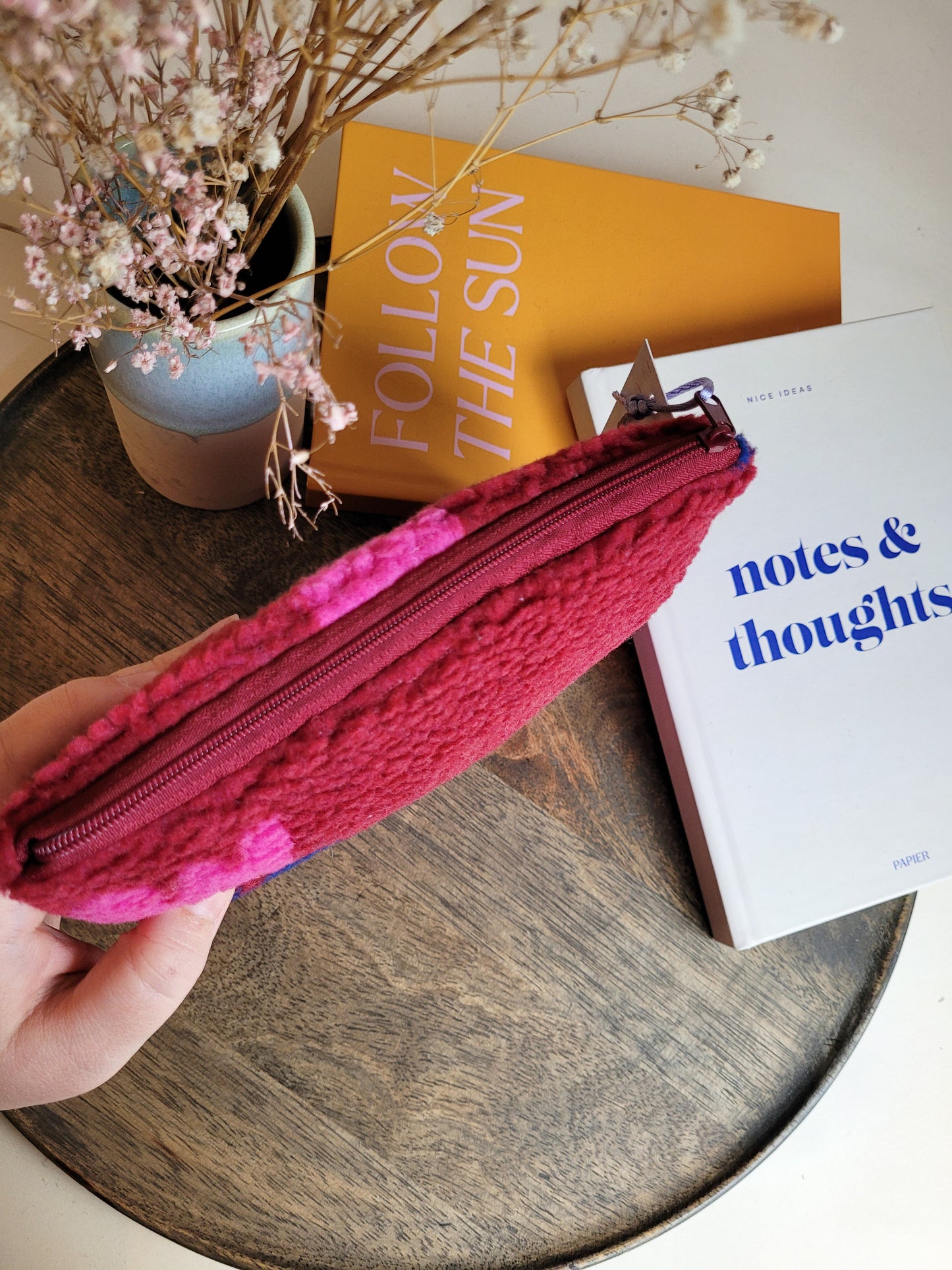 Große Tasche Bordeaux mit Blumen, Täschchen aus Kuschelstoff  - 20 x 13 cm